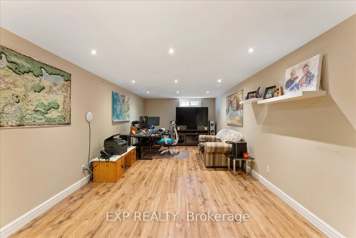 822 Foxe Street
