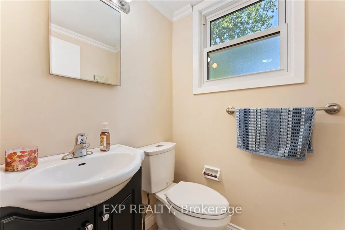 822 Foxe Street