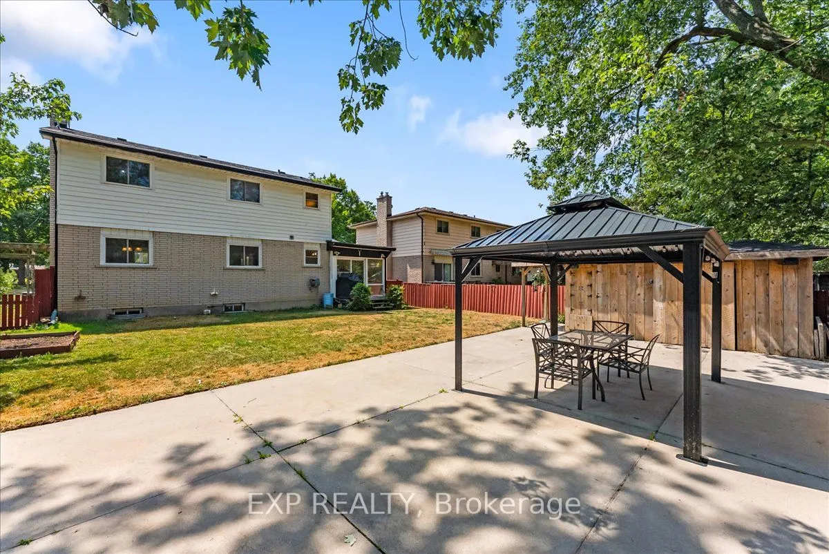 822 Foxe Street