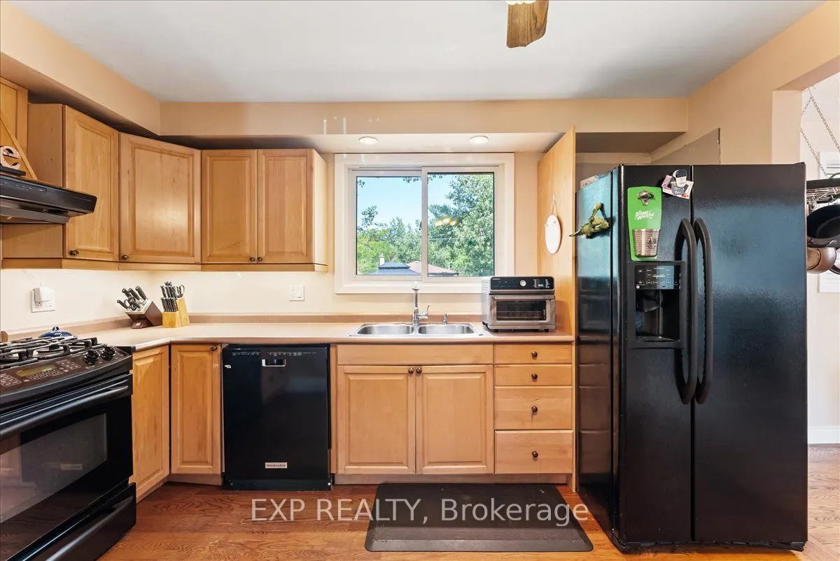 822 Foxe Street