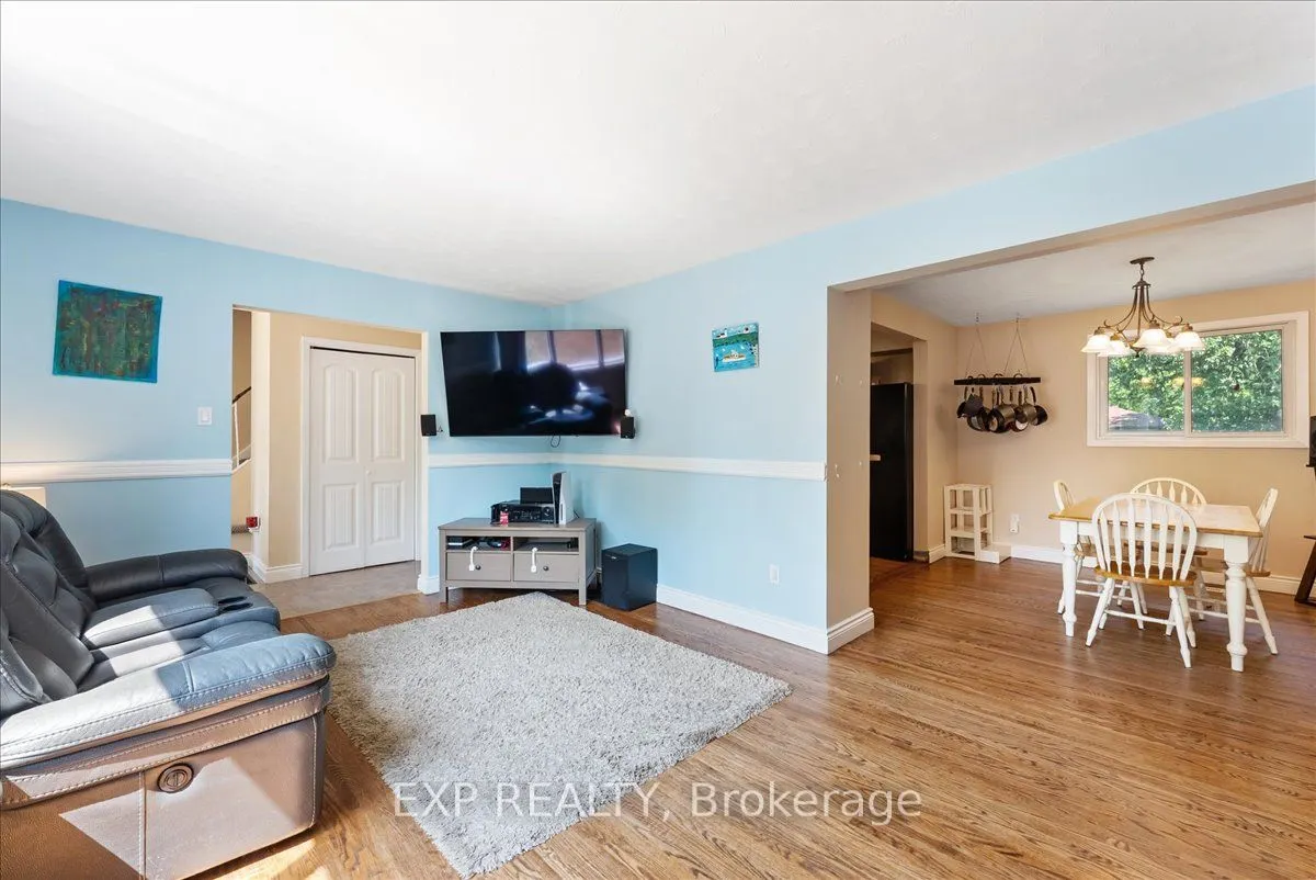 822 Foxe Street