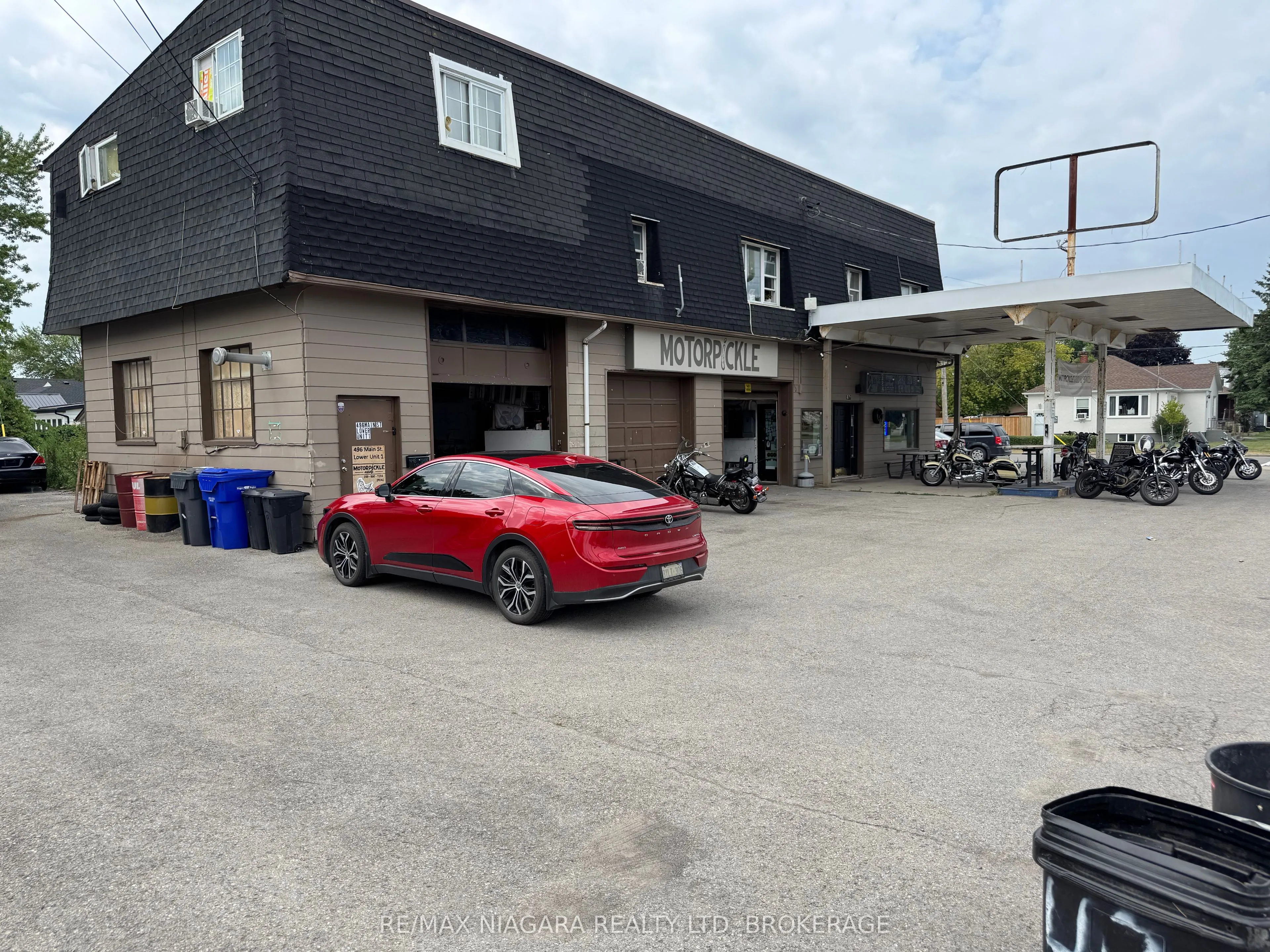 496 Main Street W