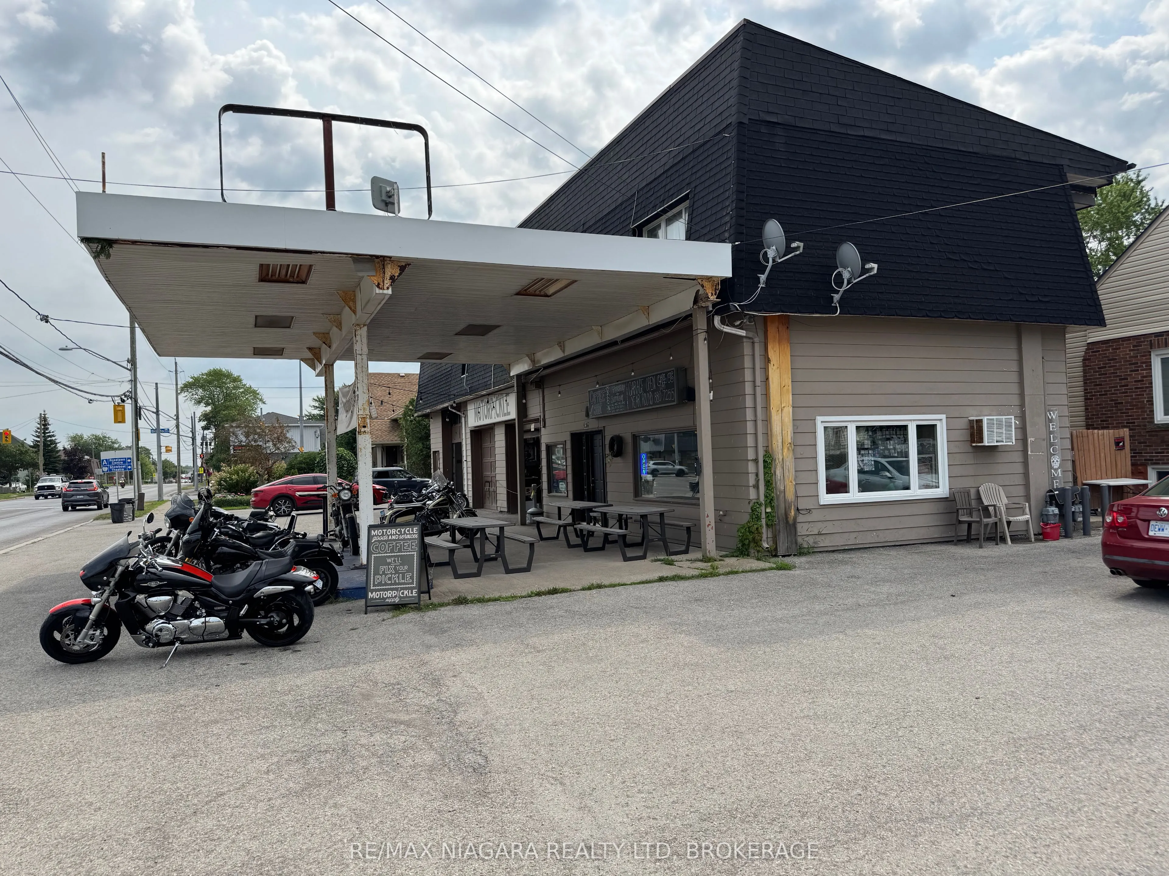 496 Main Street W