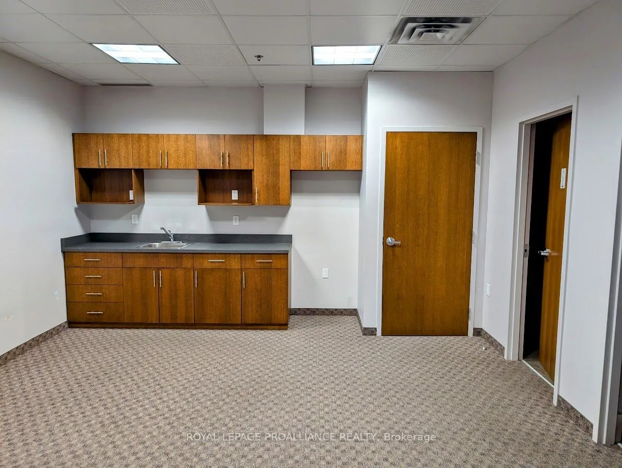 165 Sherbrooke Street, #1B