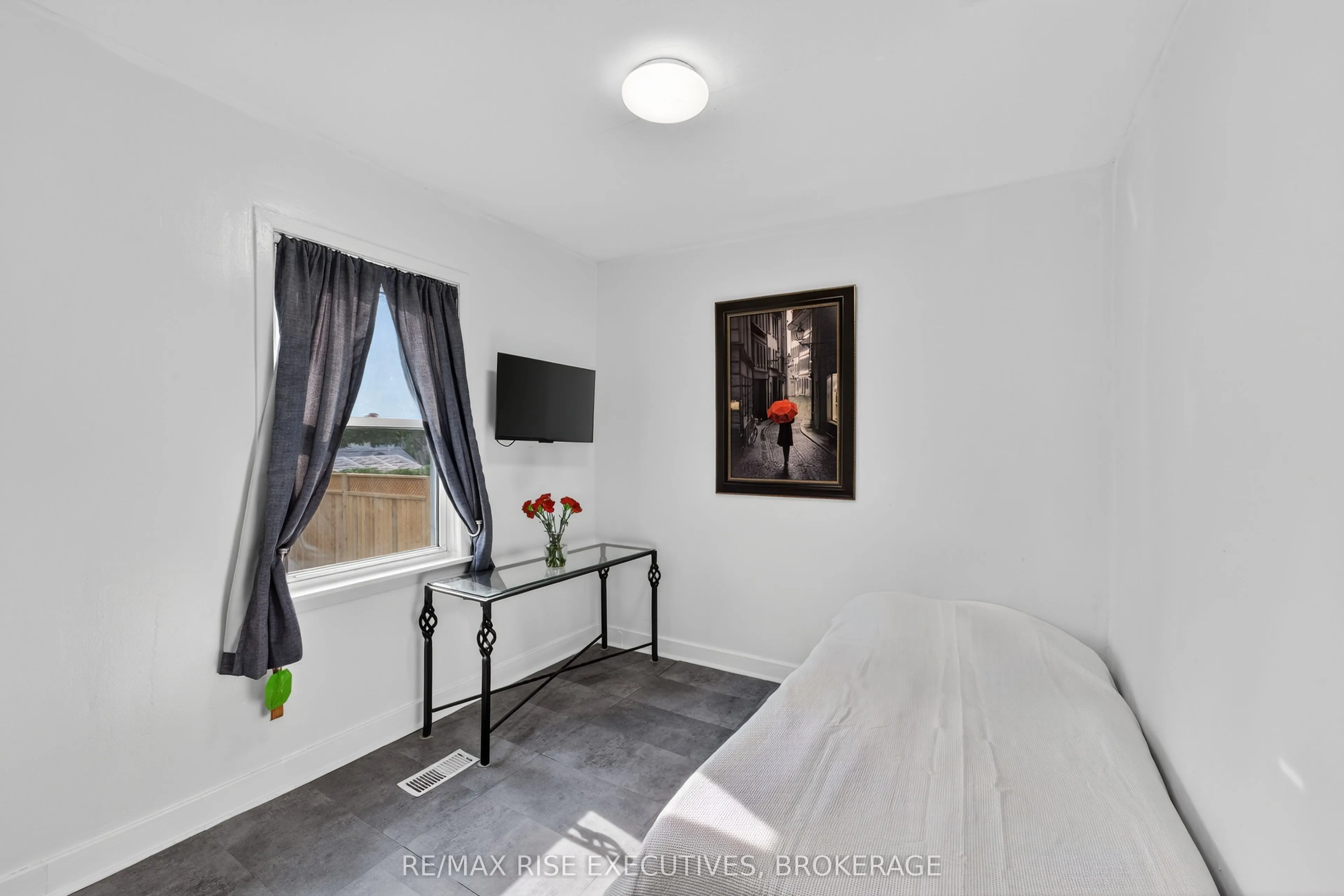 11 Kingscourt Avenue
