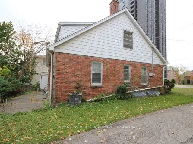 342 King Street N