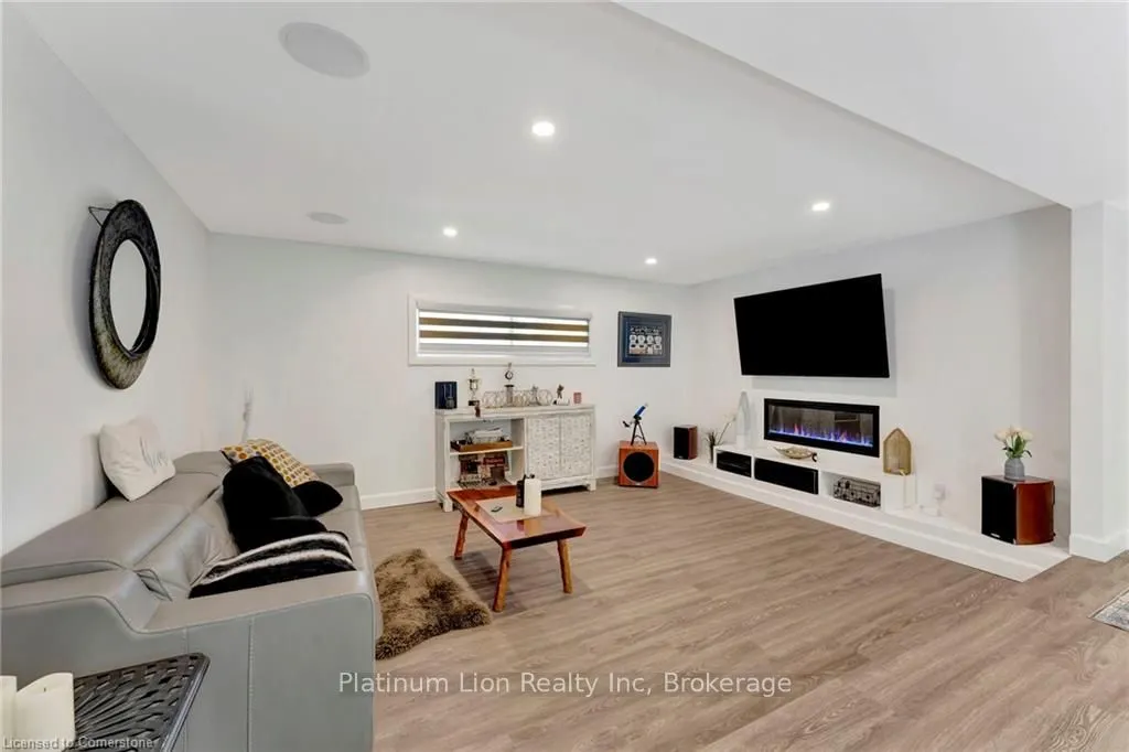 275 Talbot Street N