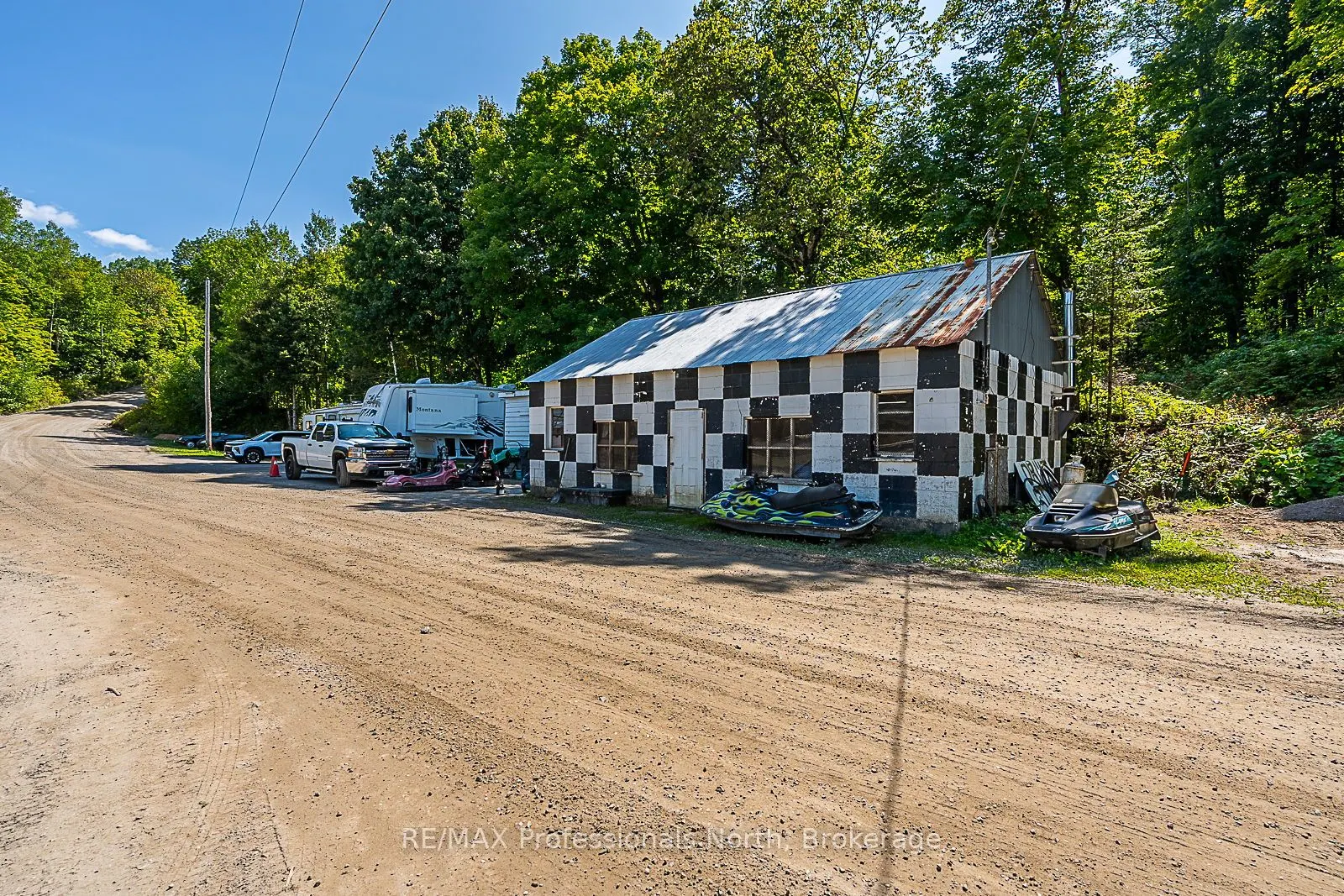 1063 RAVINE Road