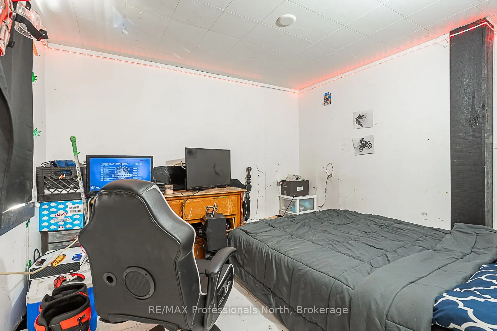 1063 RAVINE Road
