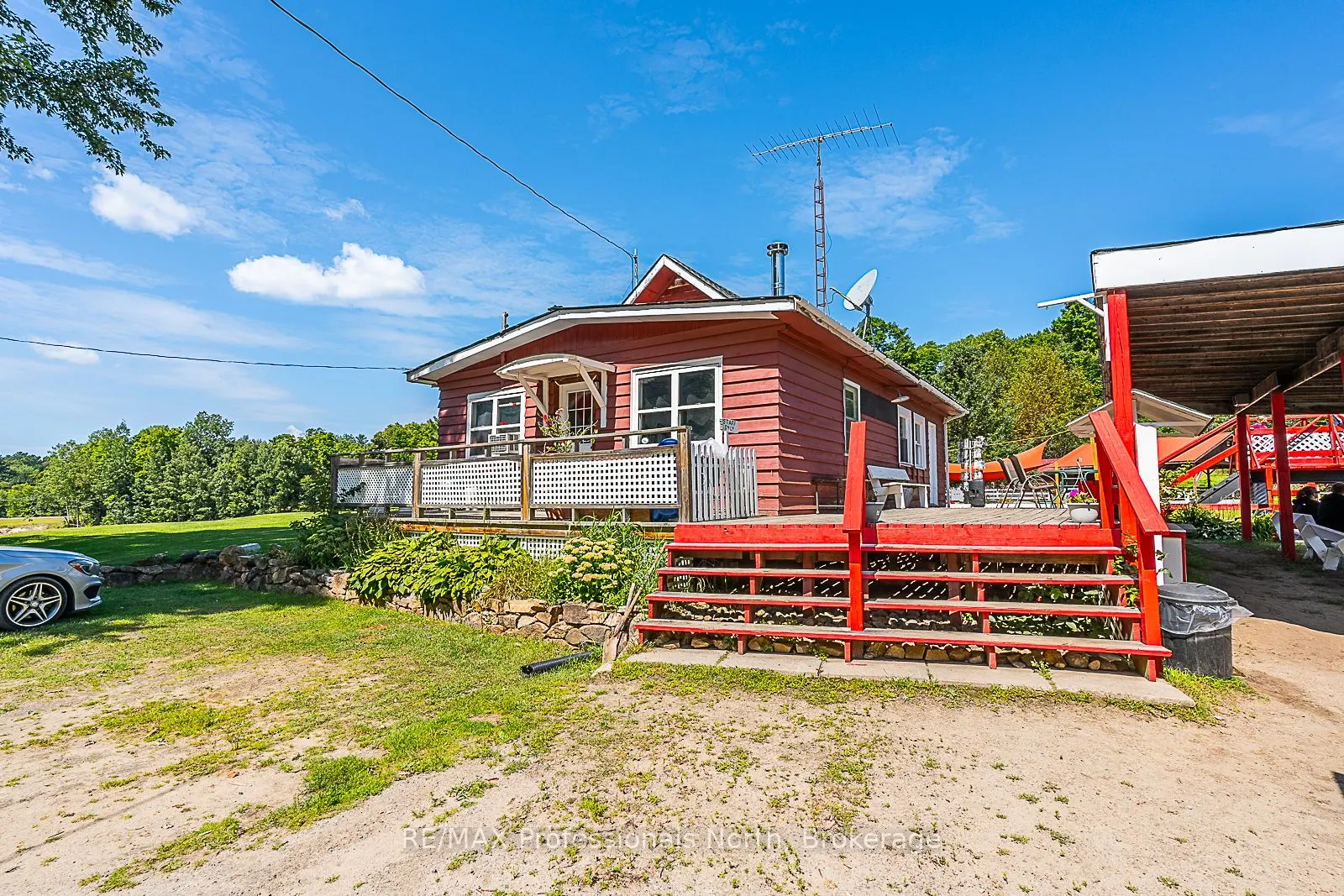 1063 RAVINE Road