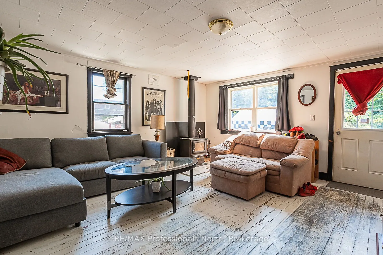 1063 RAVINE Road