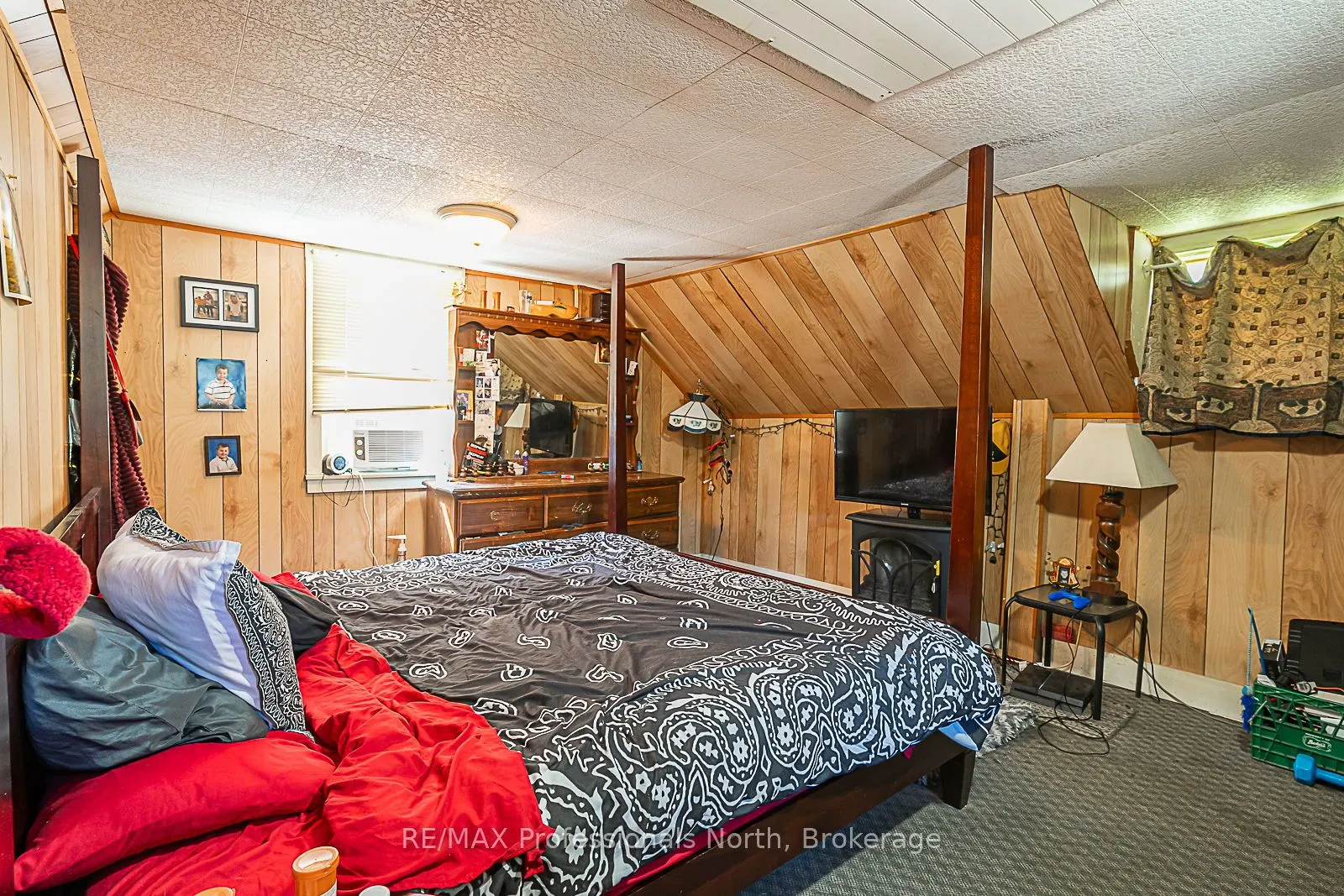 1063 RAVINE Road