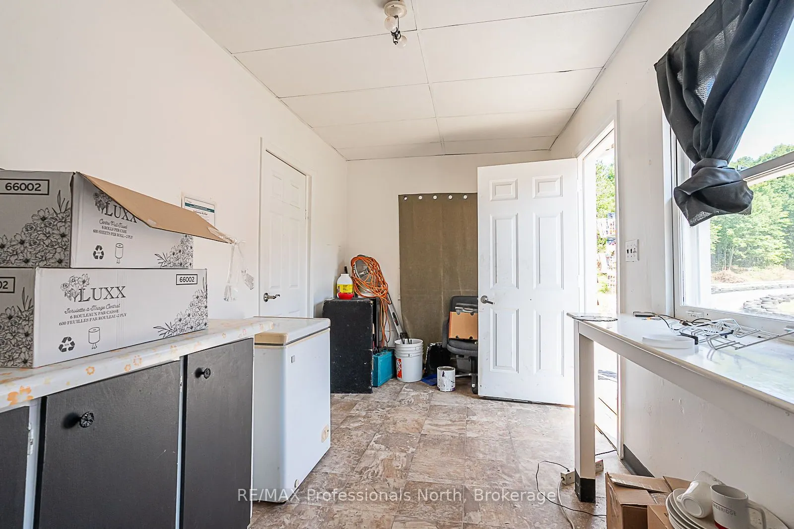 1063 RAVINE Road