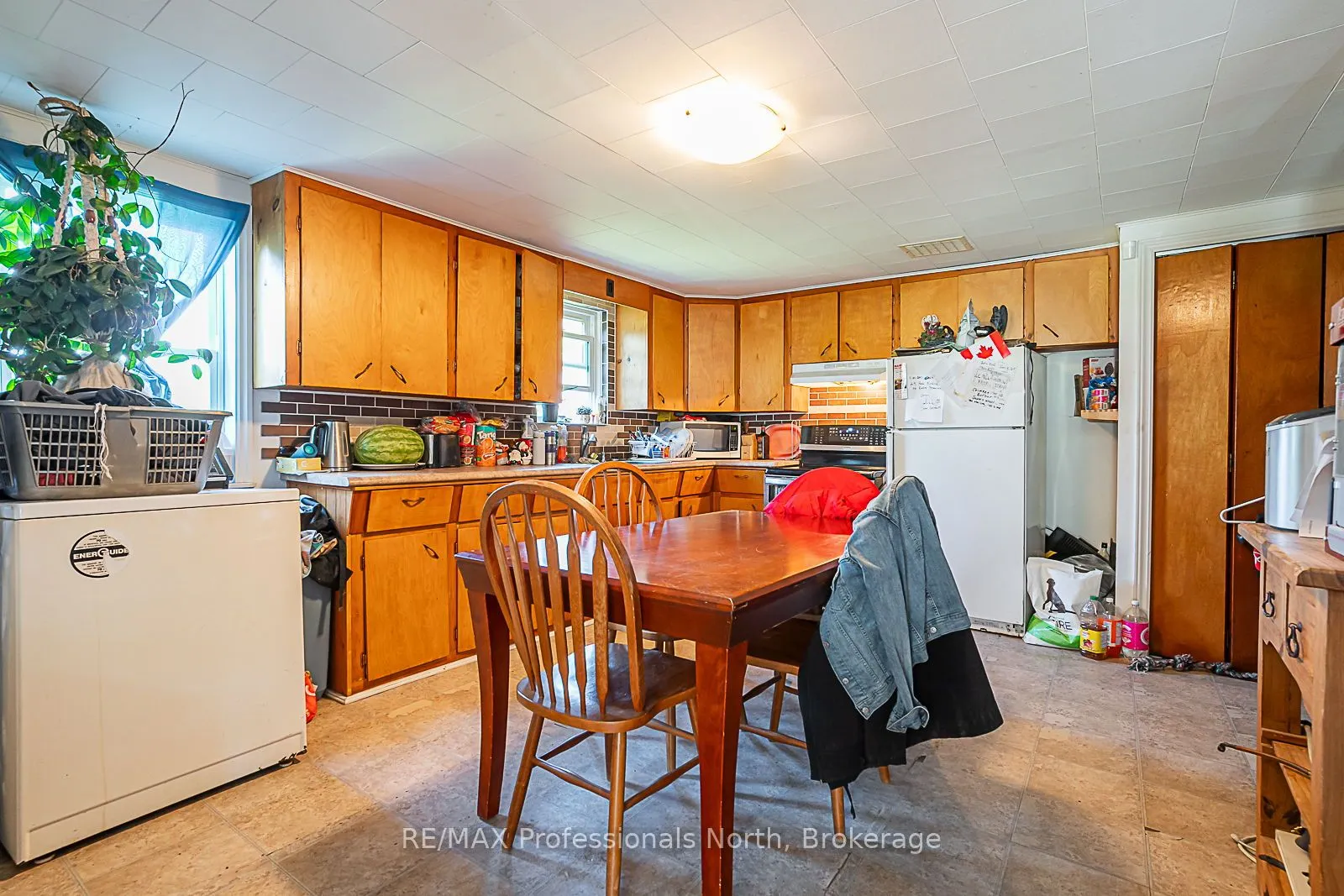 1063 RAVINE Road