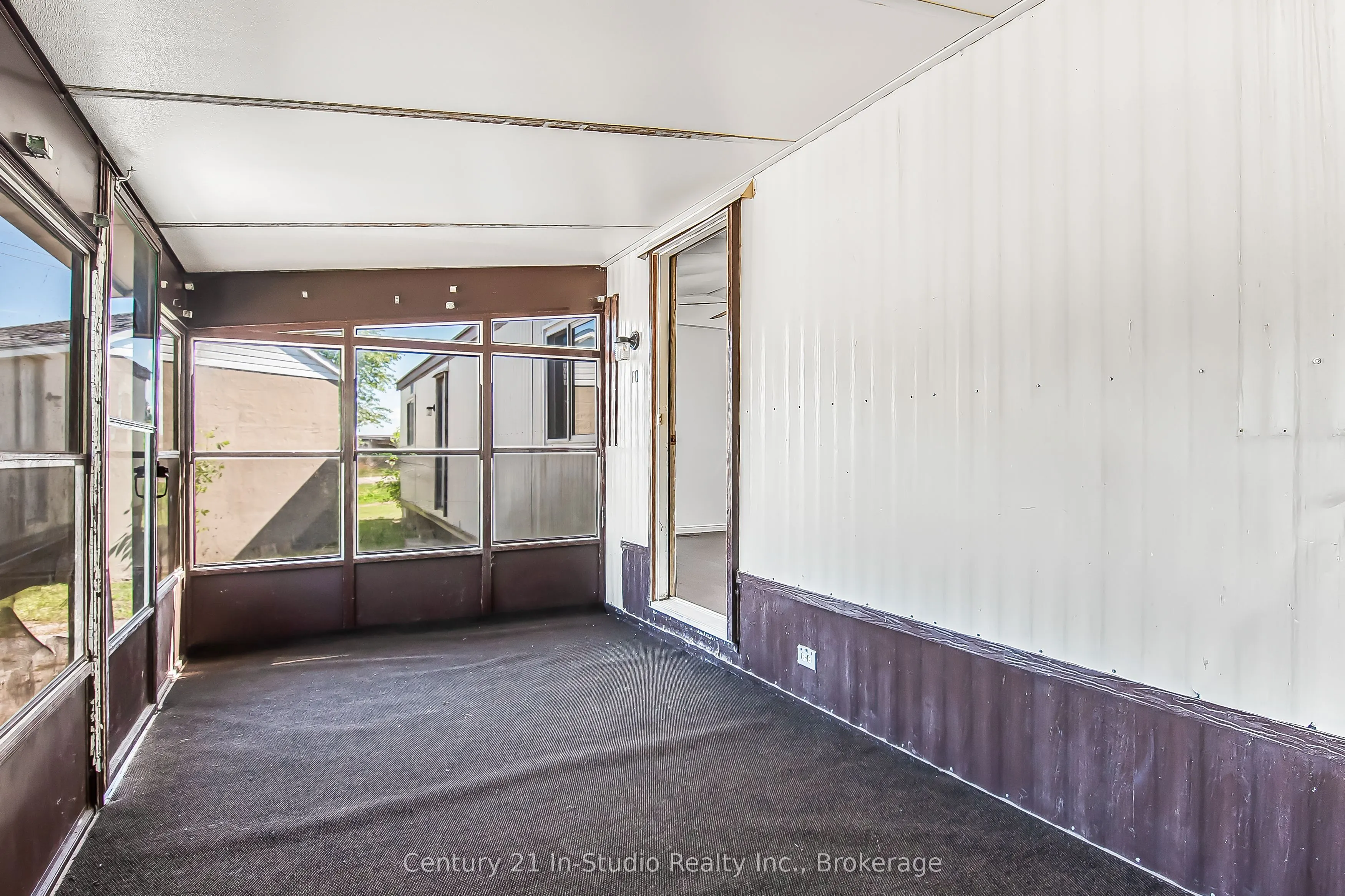 200 Grace Street E