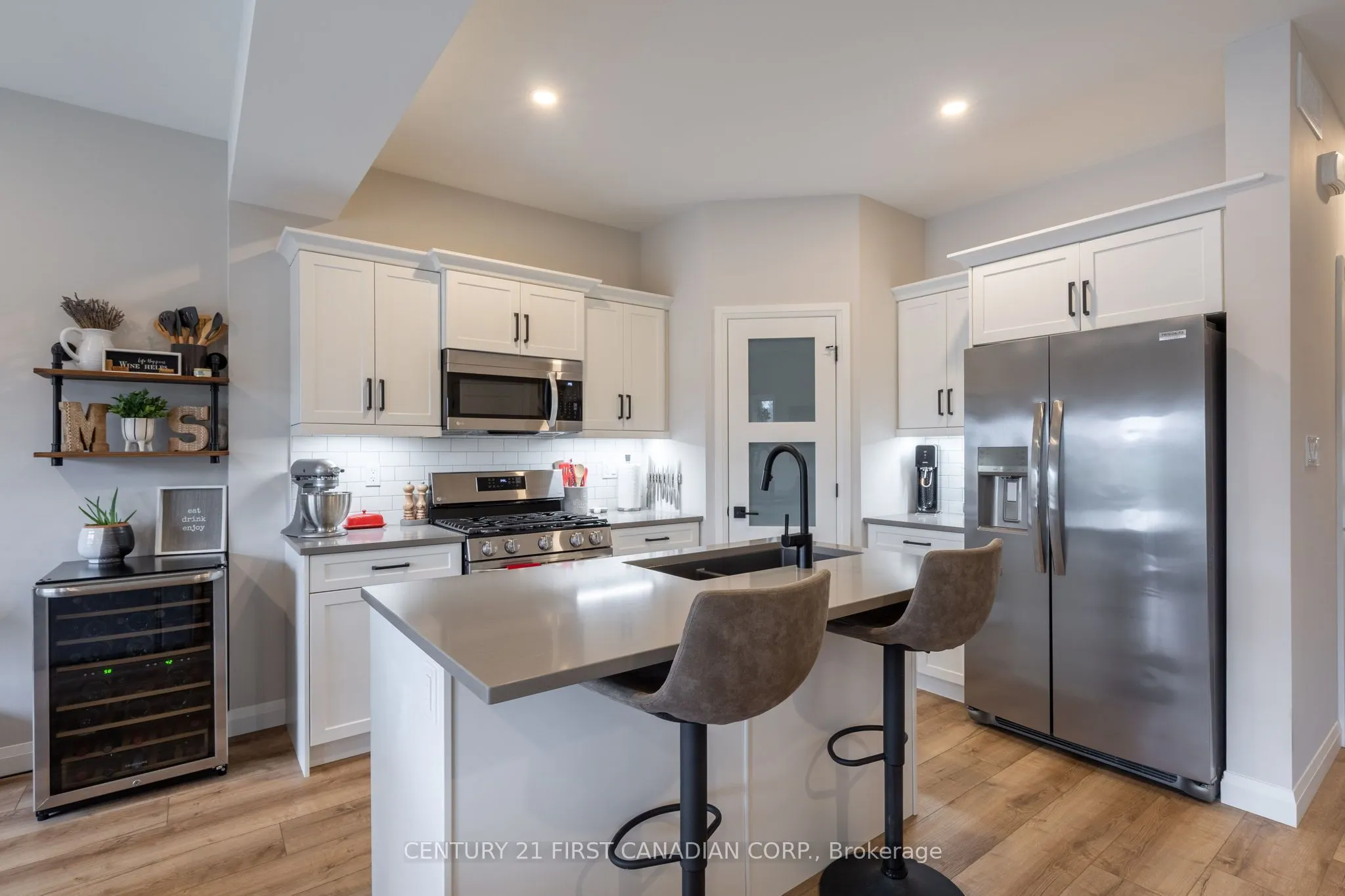 17 Nicholson Street, #26
