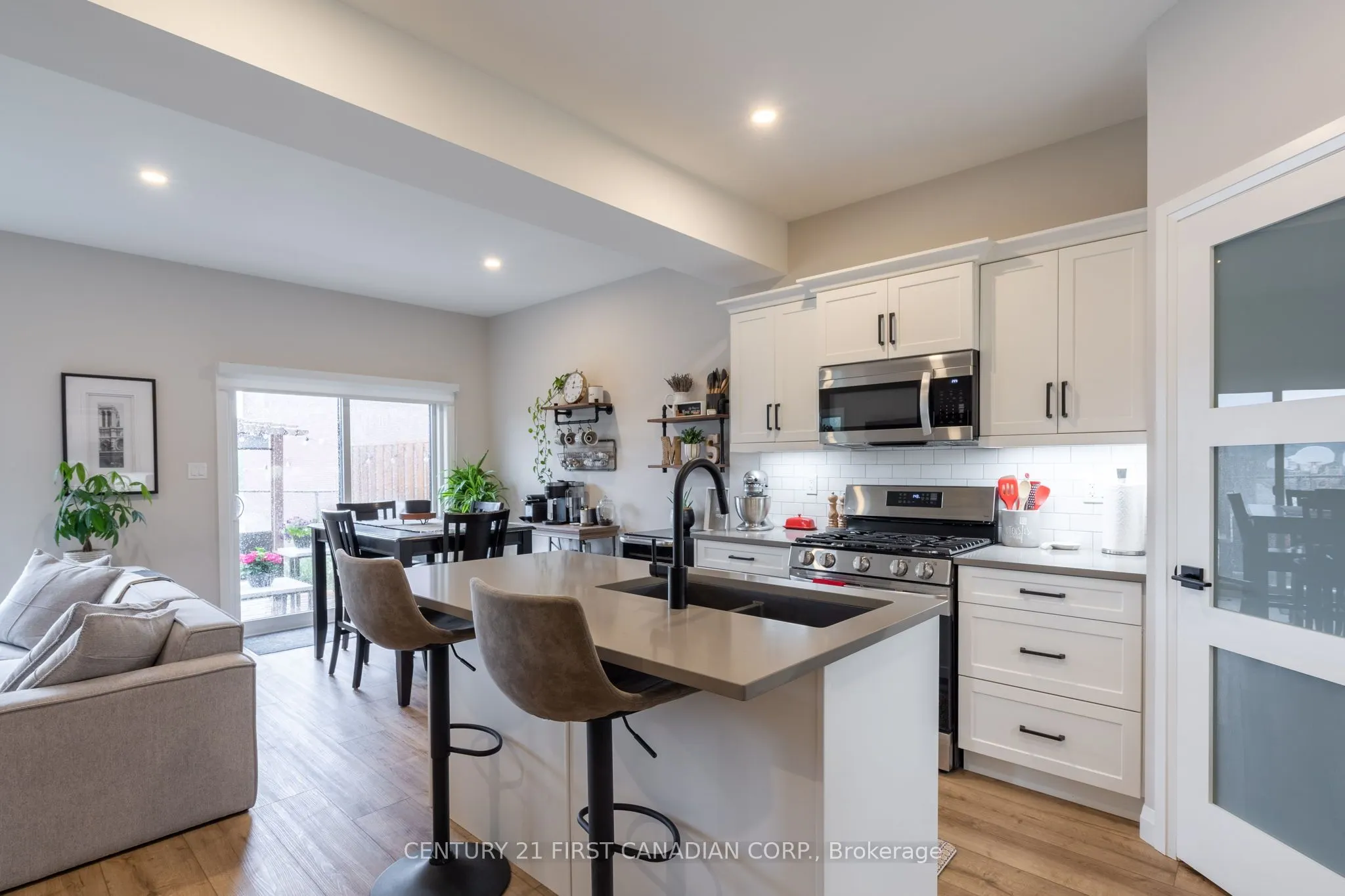 17 Nicholson Street, #26