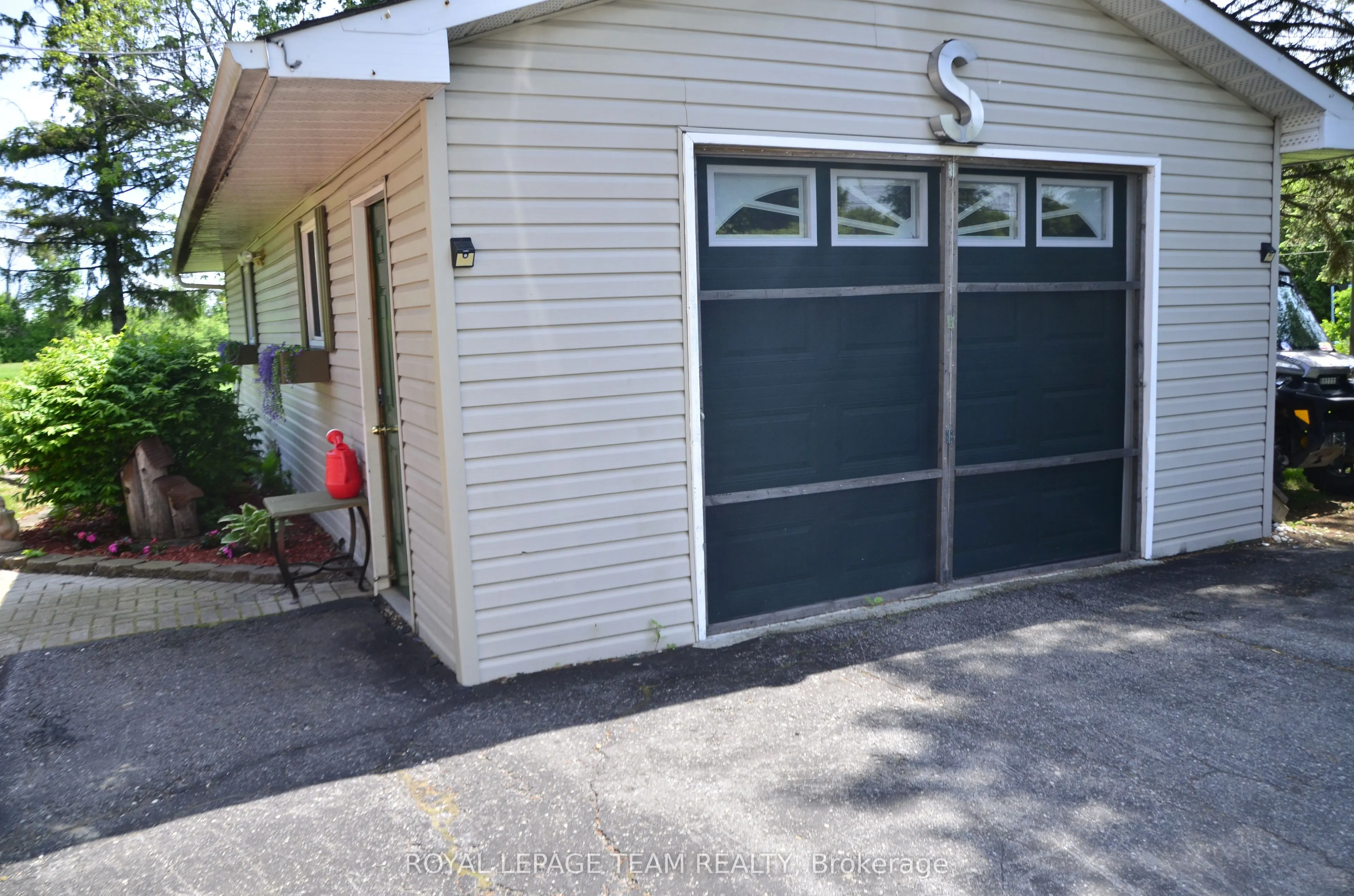 4951 (Hwy 31) Bank Street N