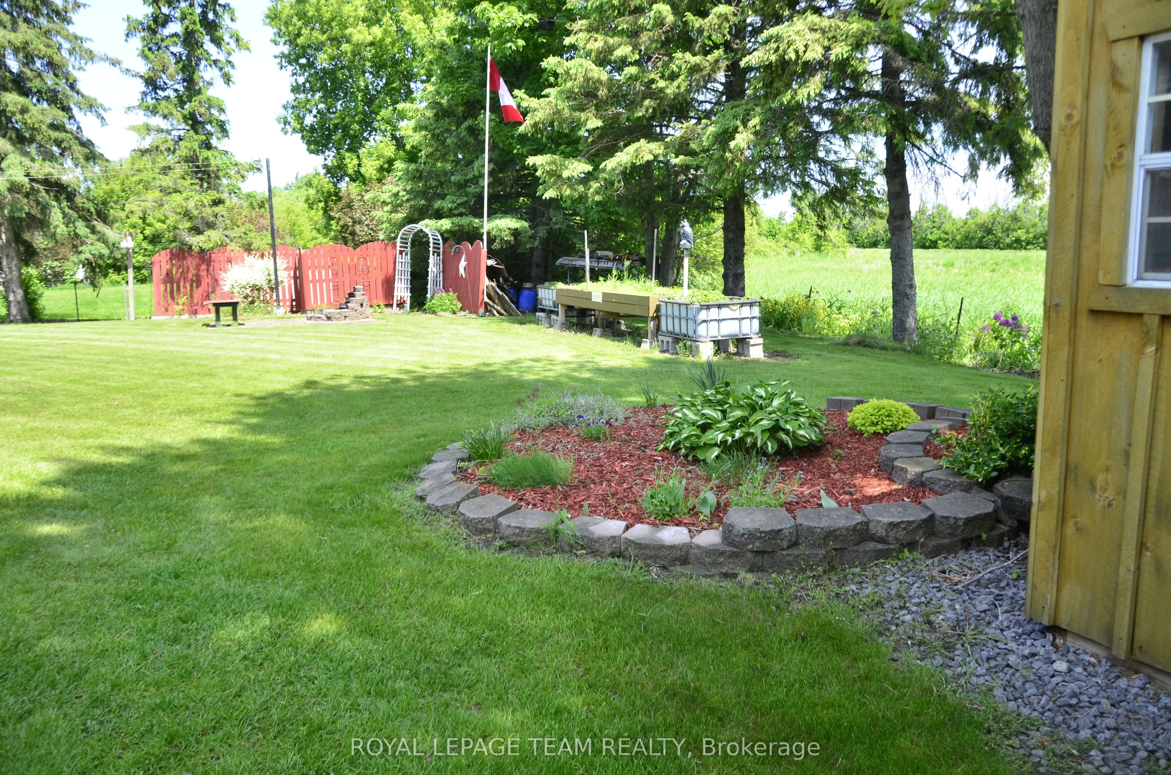 4951 (Hwy 31) Bank Street N