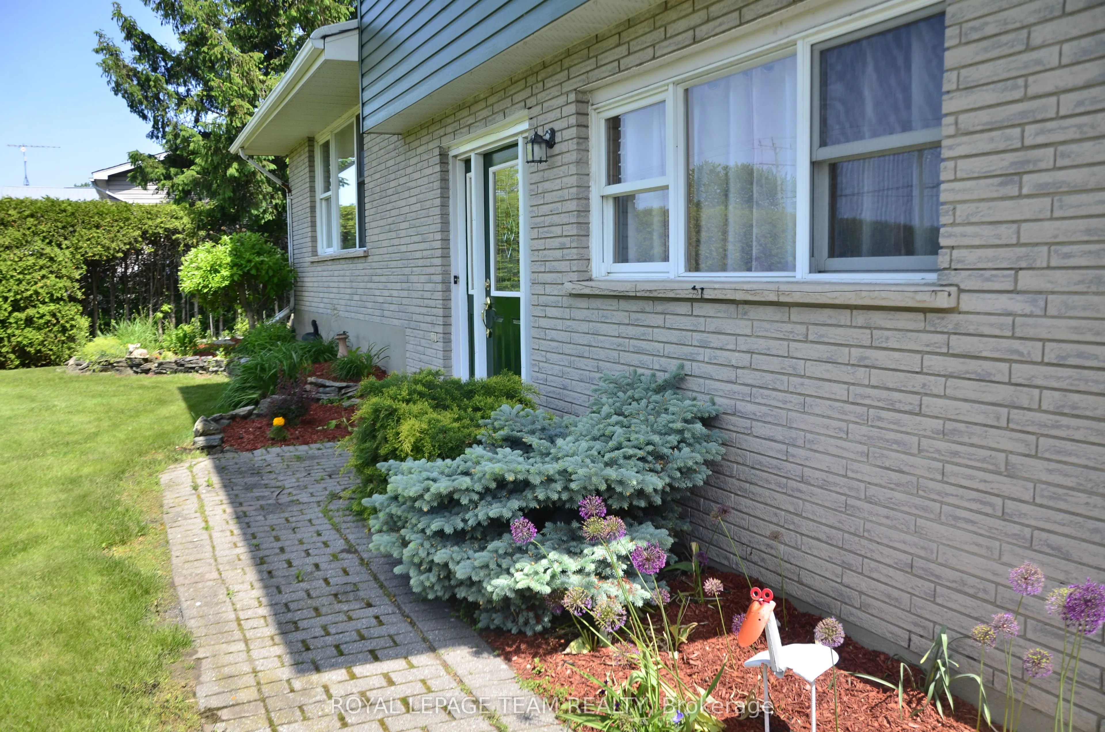 4951 (Hwy 31) Bank Street N