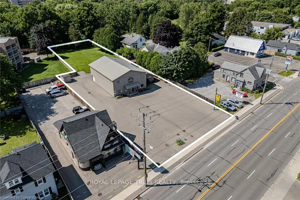 316 Queensway Street W