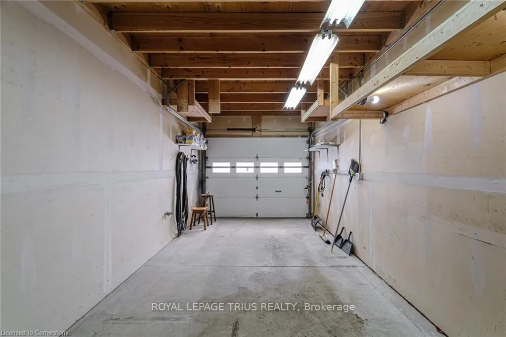 316 Queensway Street W
