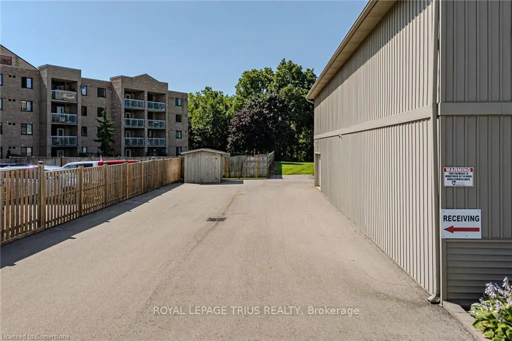 316 Queensway Street W
