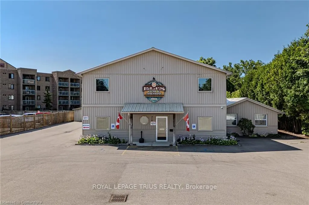 316 Queensway Street W