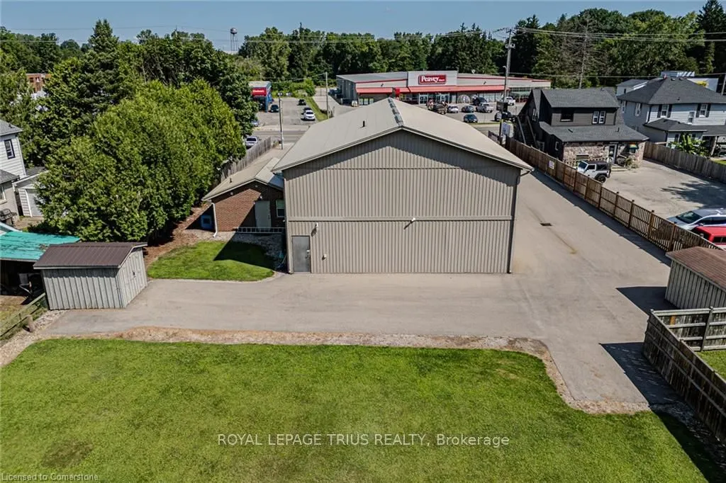 316 Queensway Street W