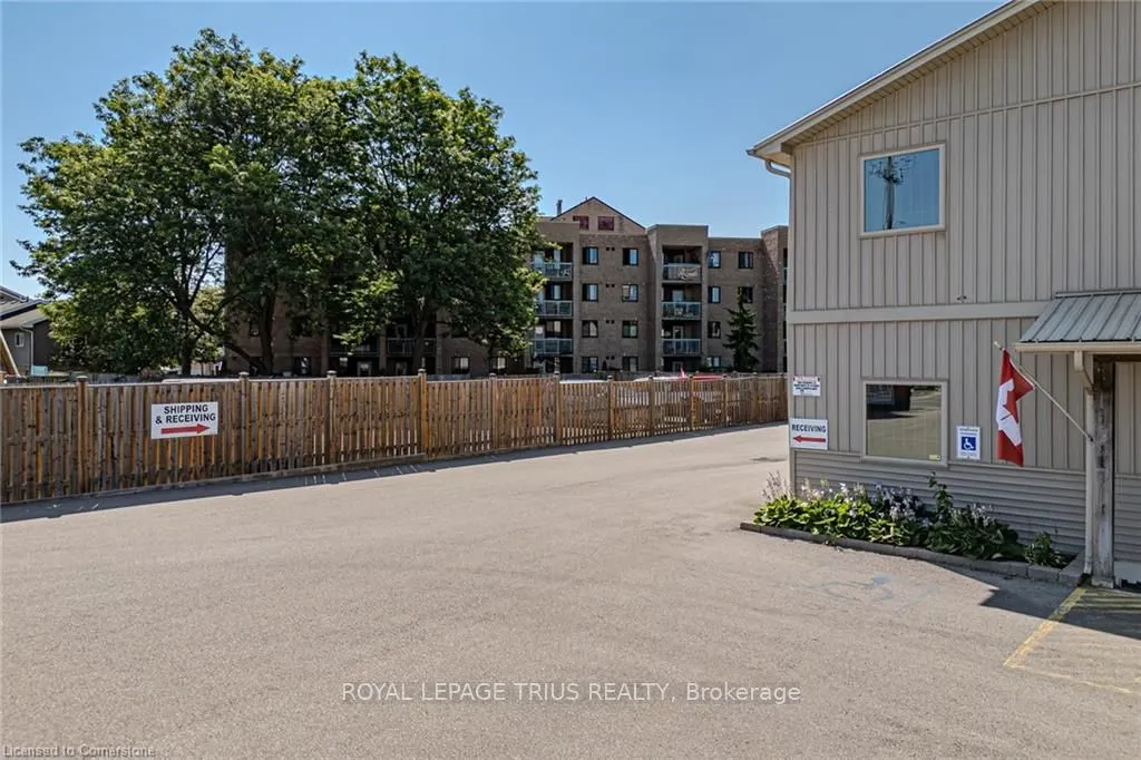 316 Queensway Street W
