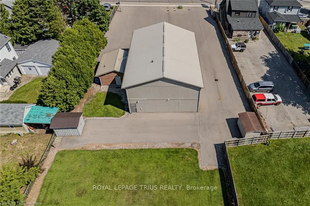 316 Queensway Street W