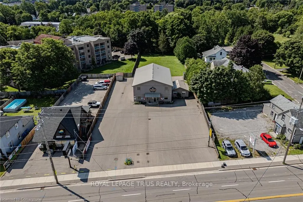 316 Queensway Street W