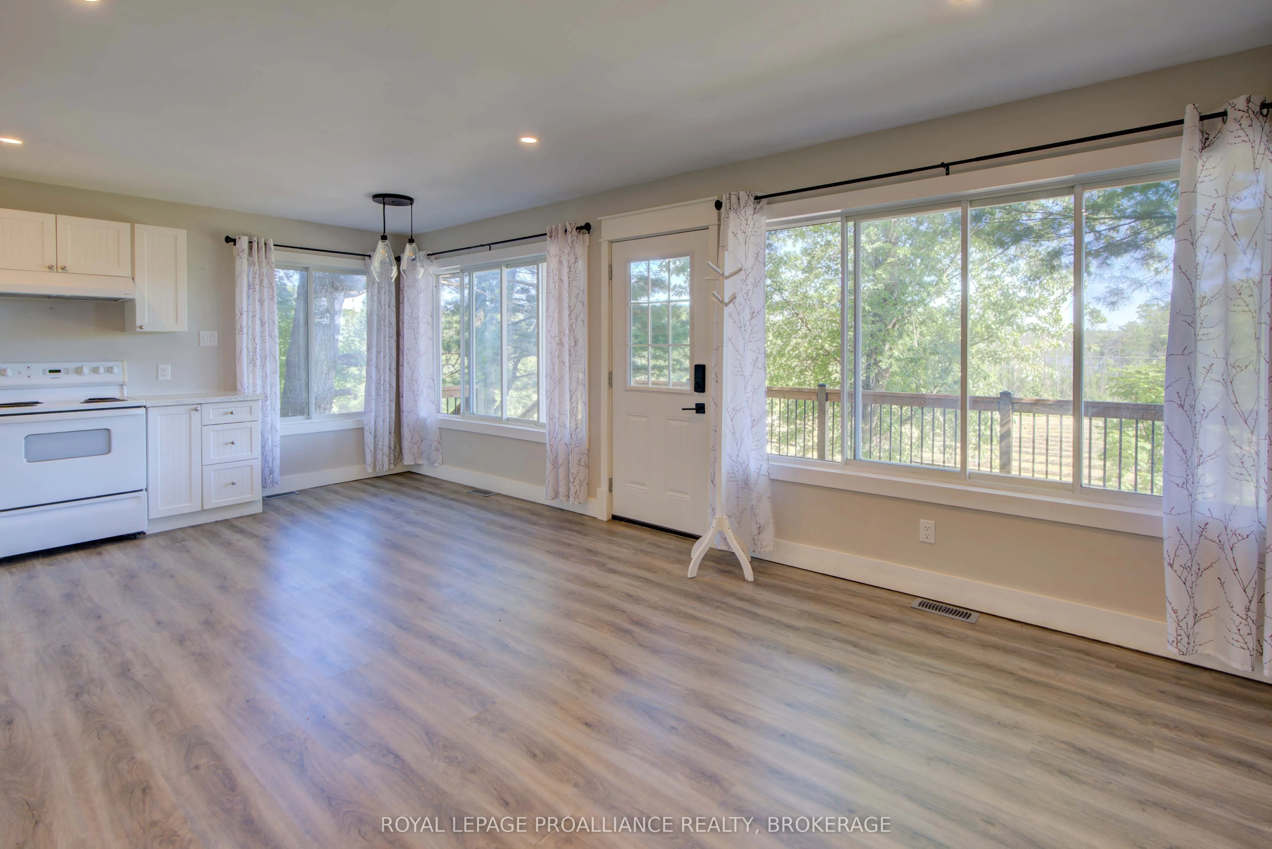1512 Chaffey's Lock Road