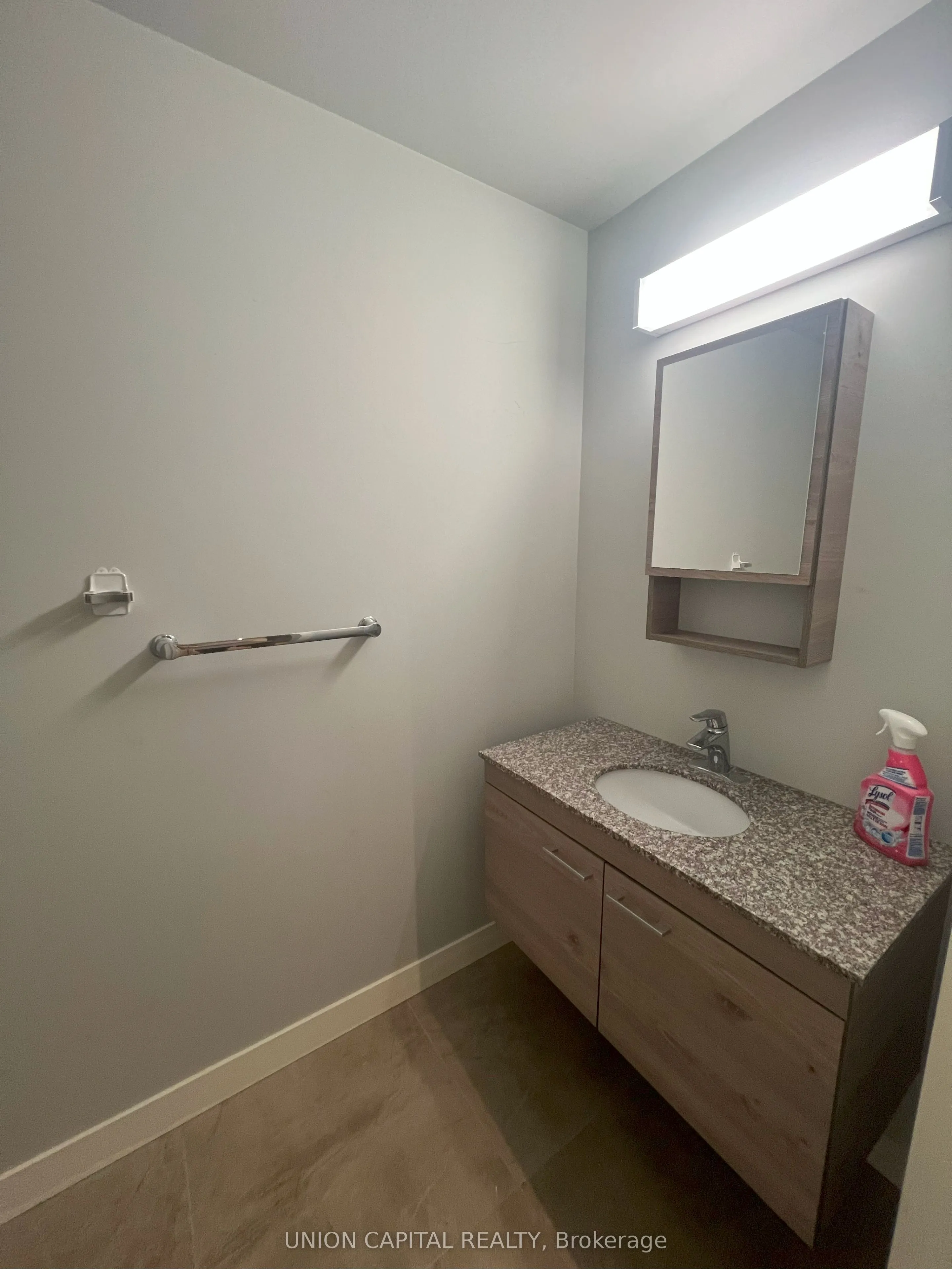 62 Balsam Street, #B207