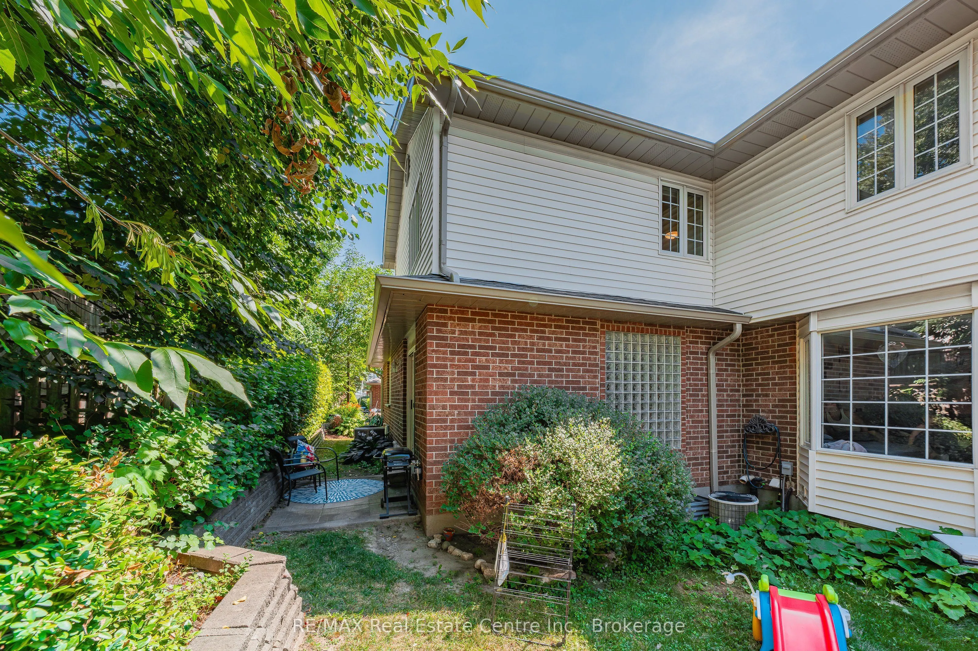 229 Baker Street, #10