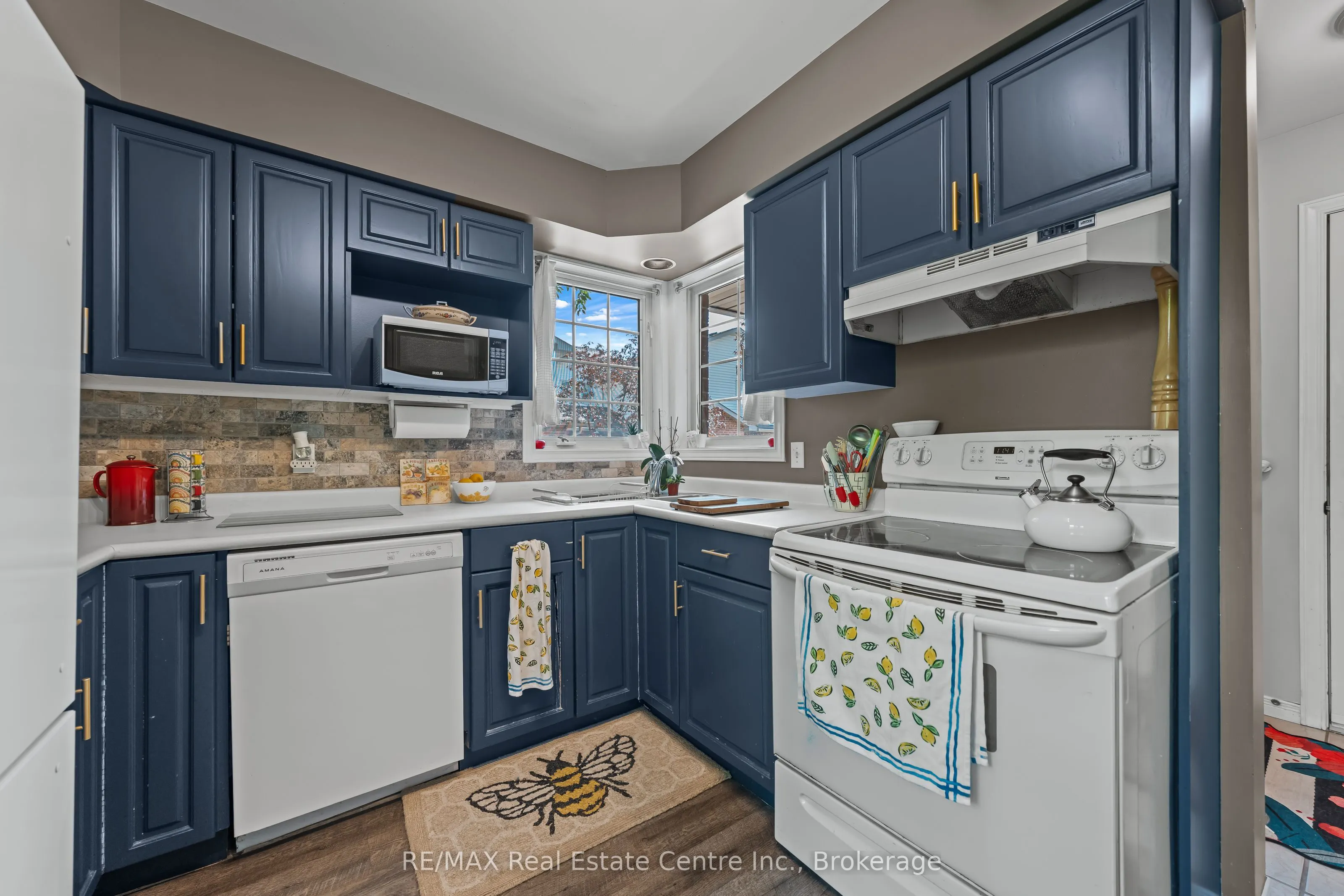 229 Baker Street, #10