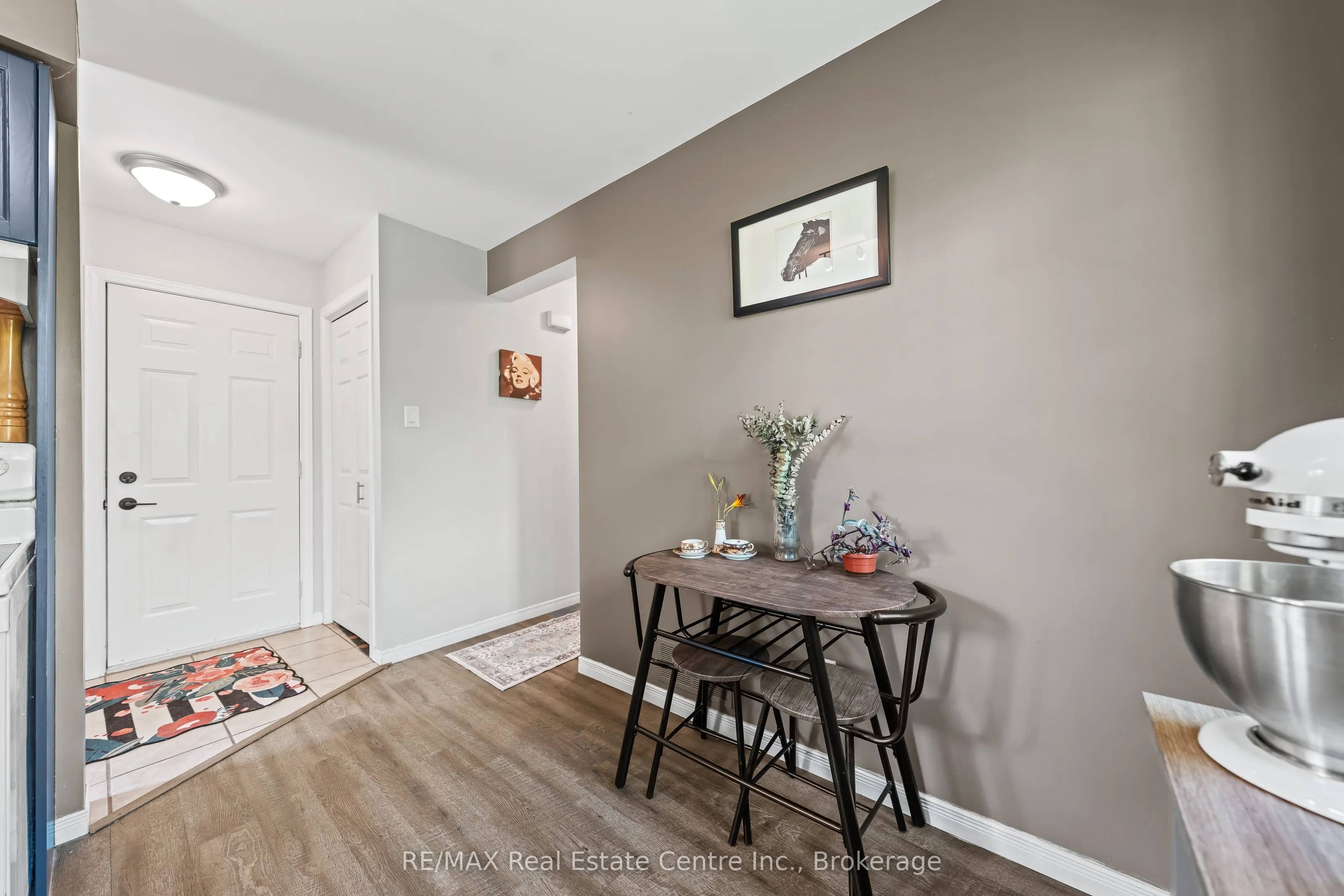 229 Baker Street, #10