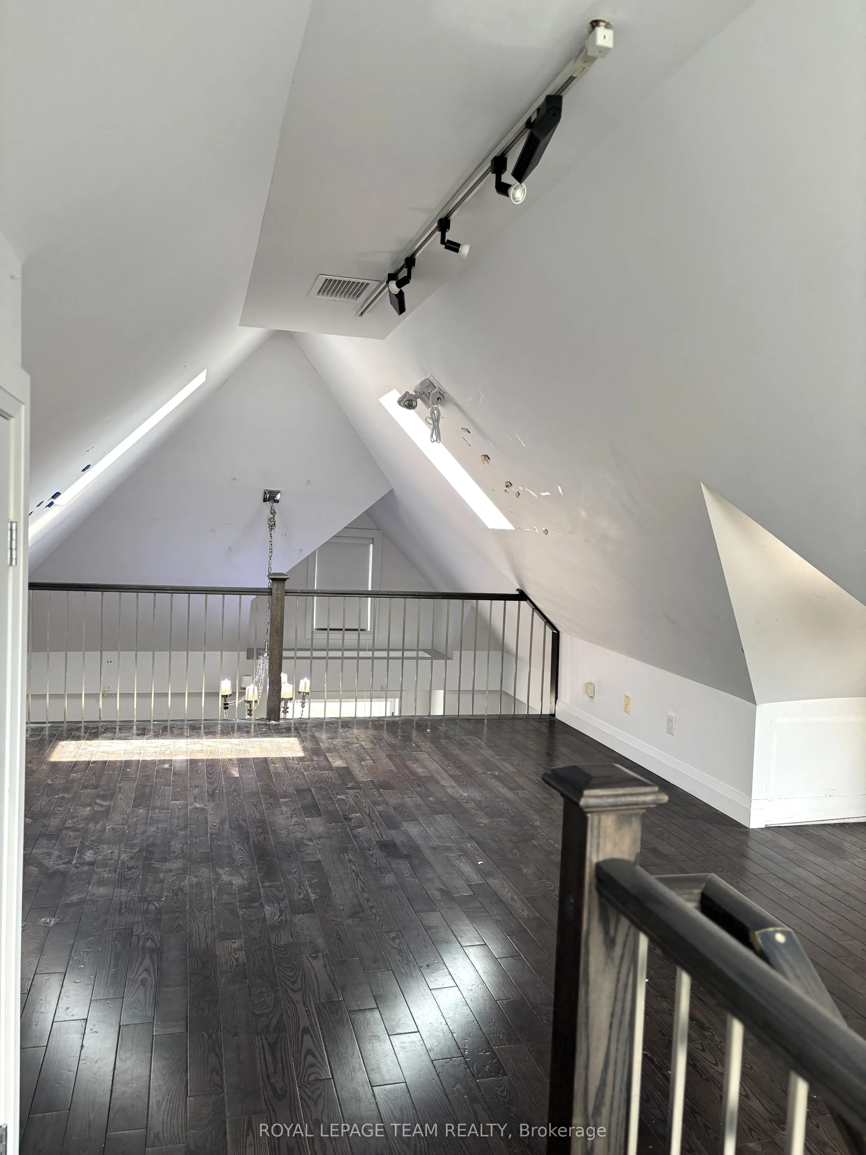 551 SOMERSET Street W