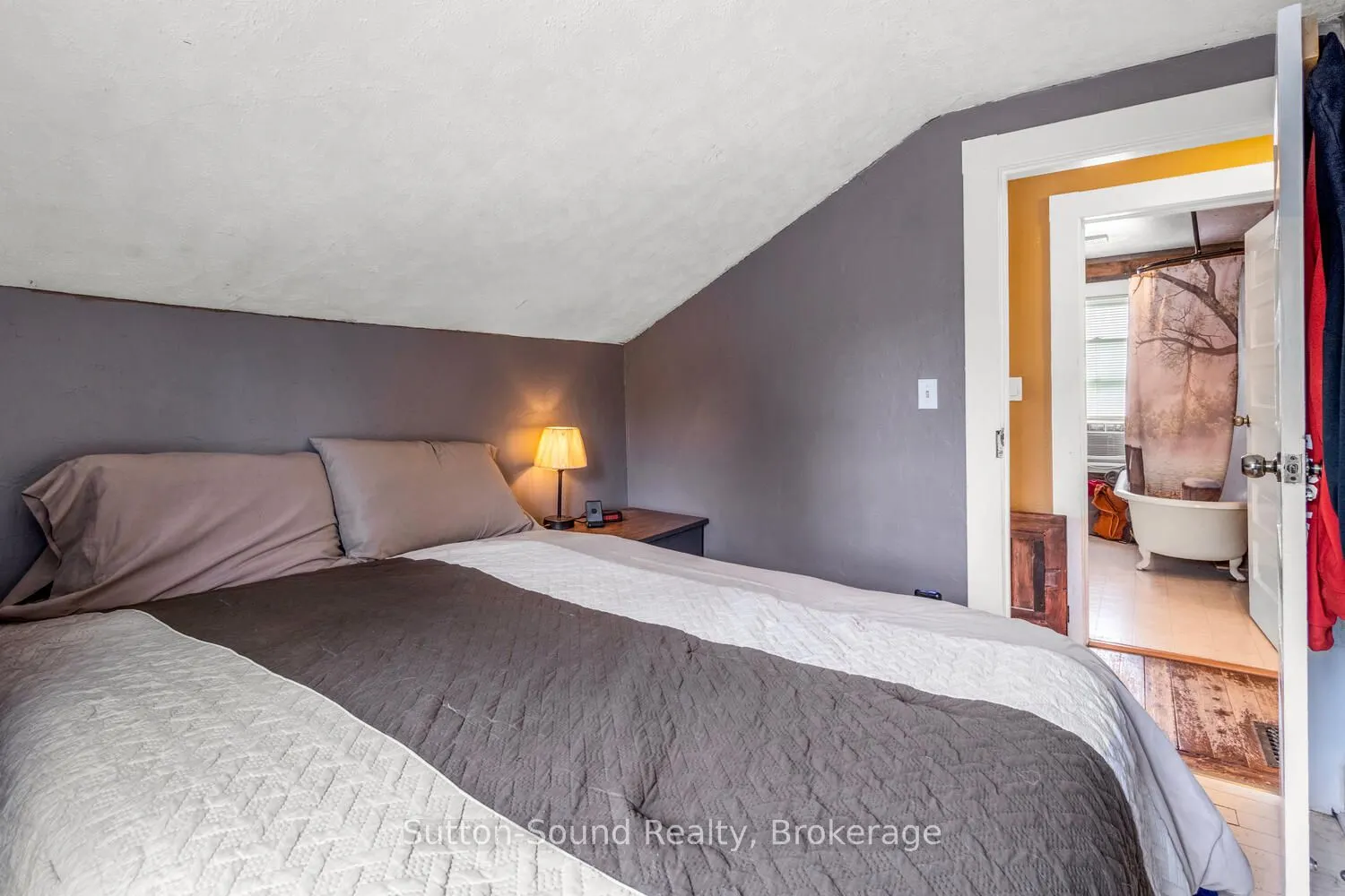 558 13th A Street W