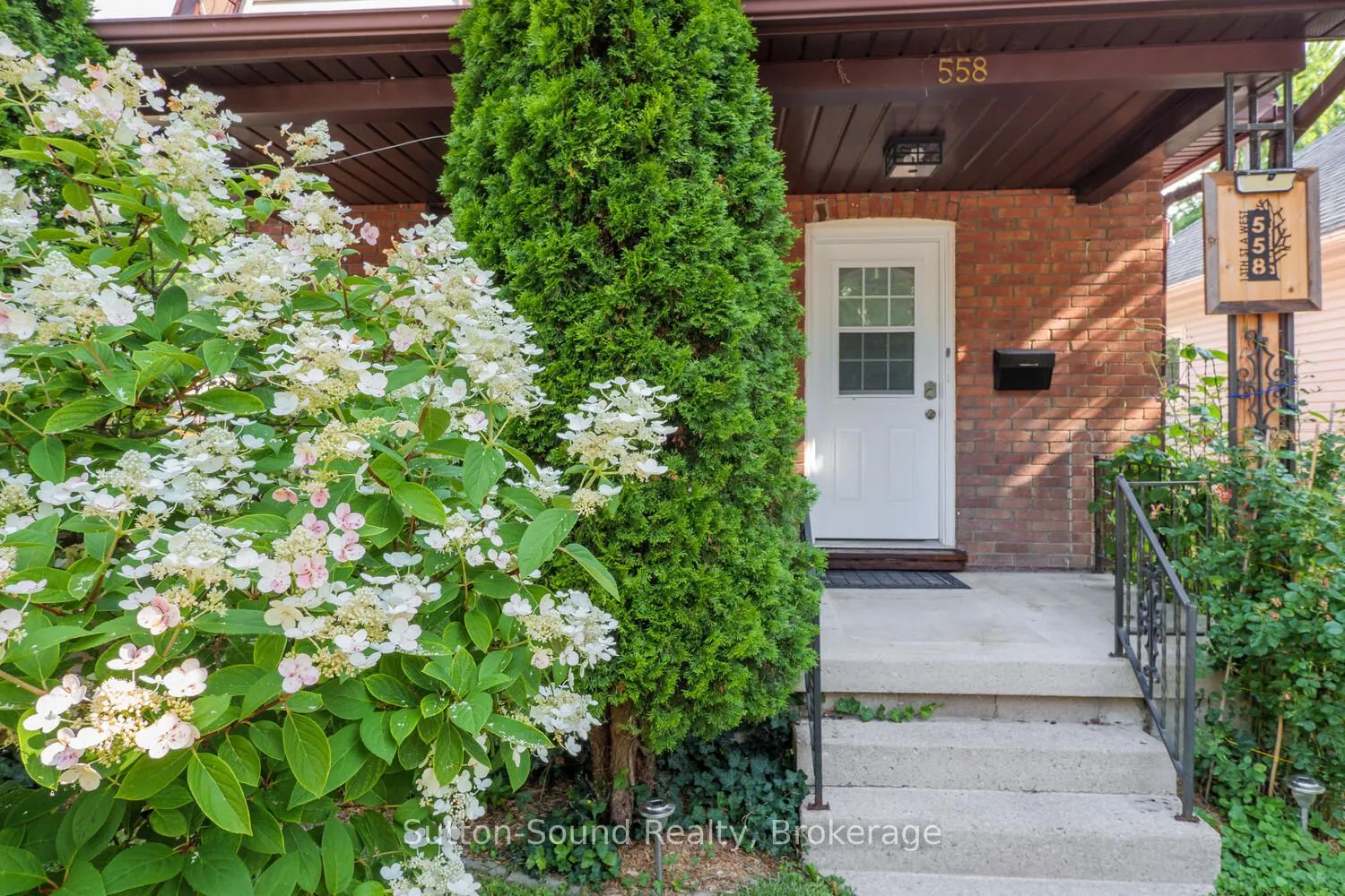 558 13th A Street W