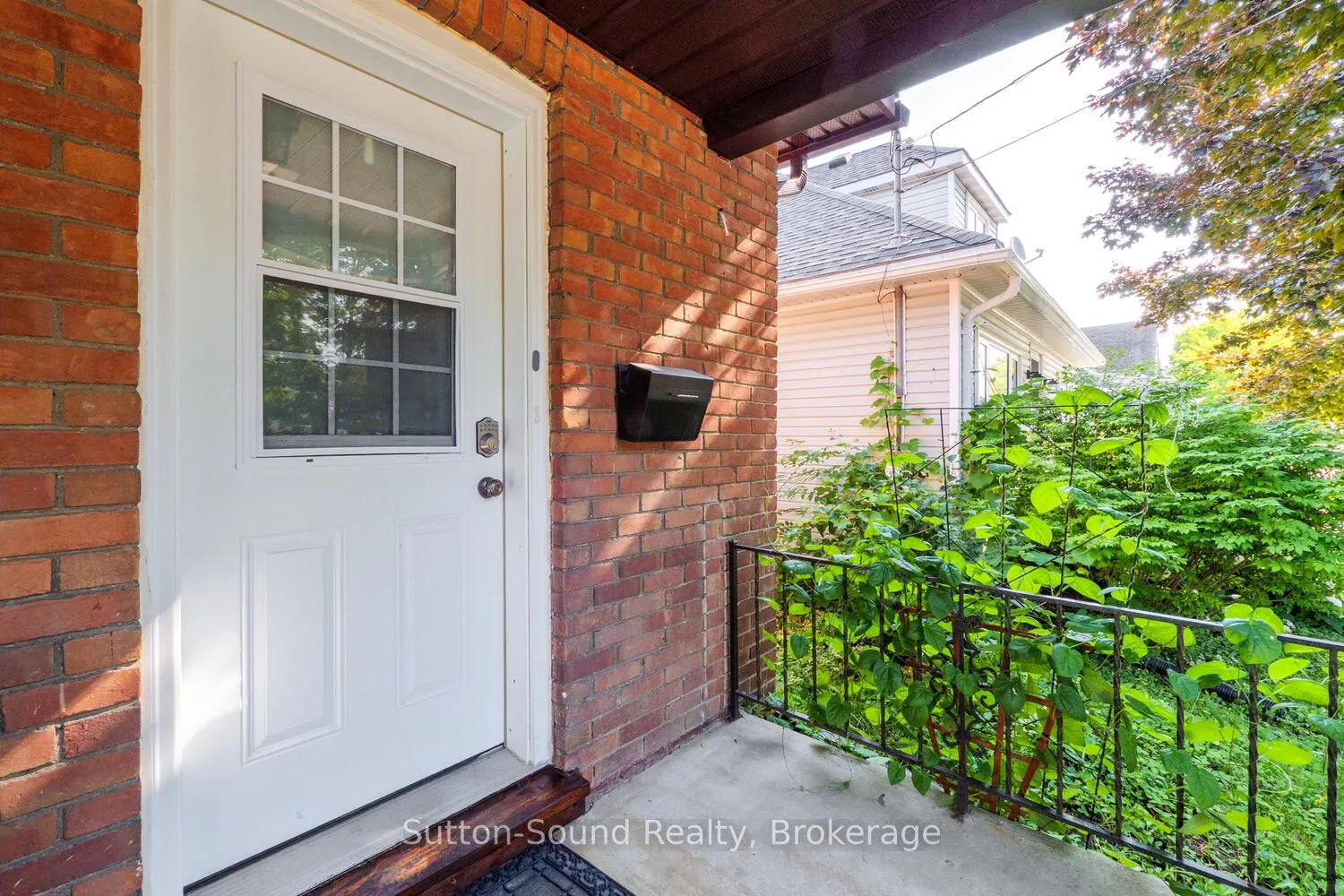 558 13th A Street W