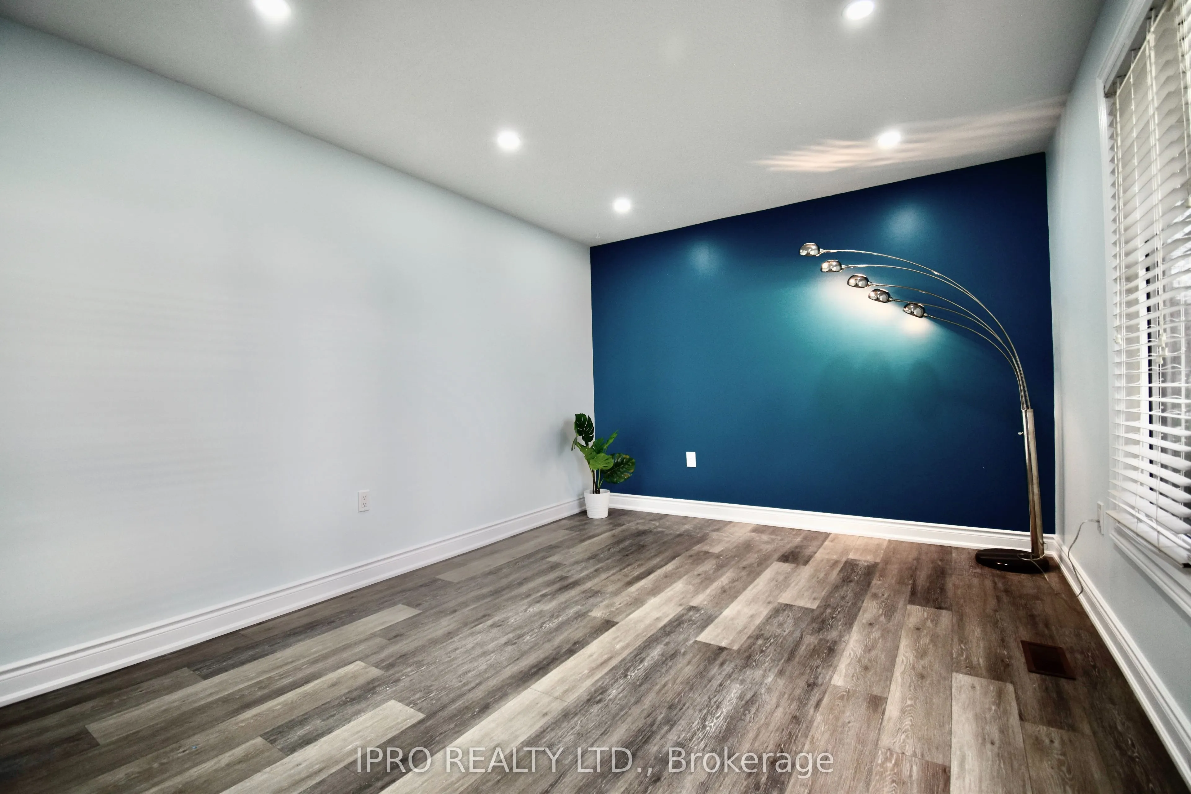 380 Christie Drive N