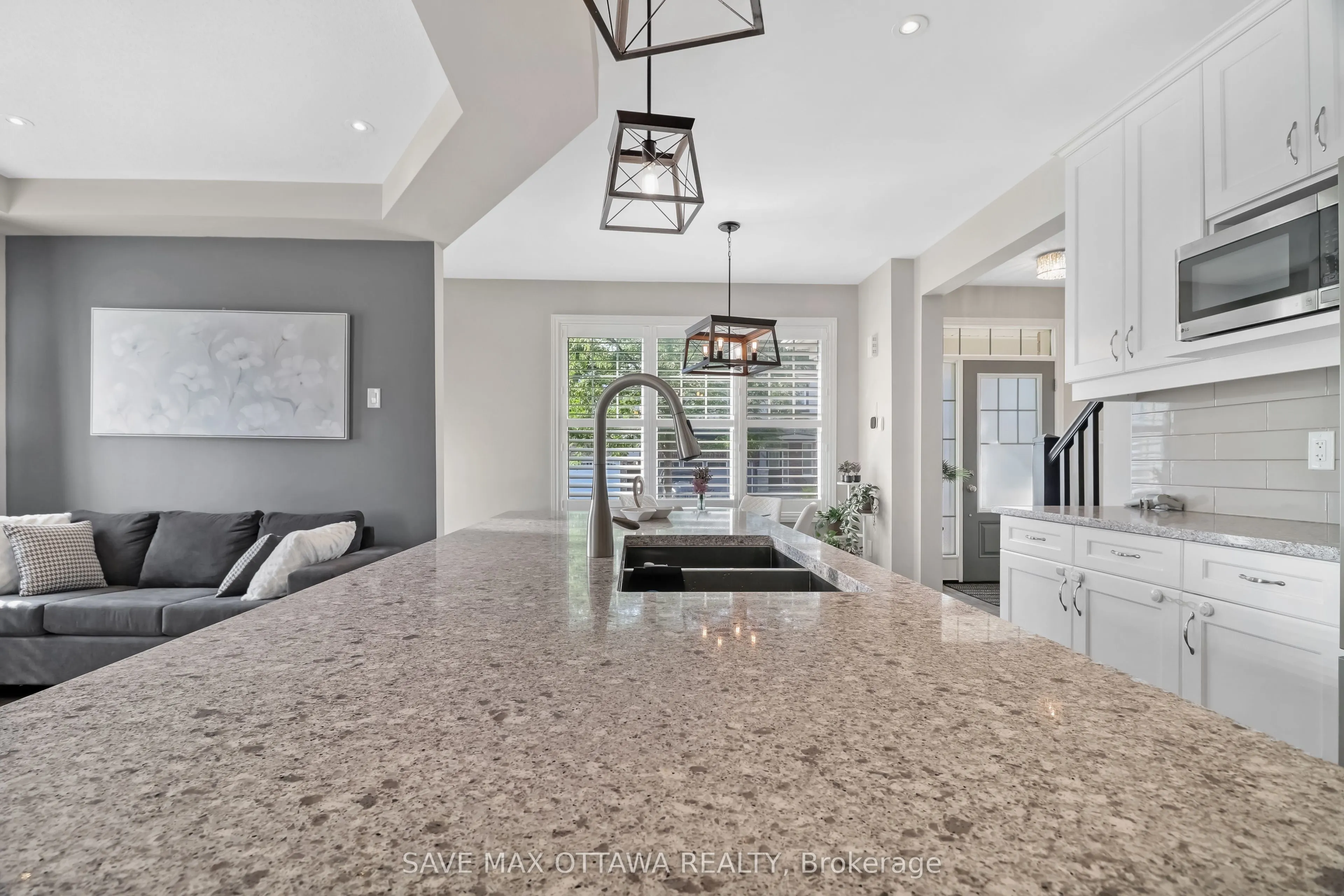 657 Broad Cove Crescent