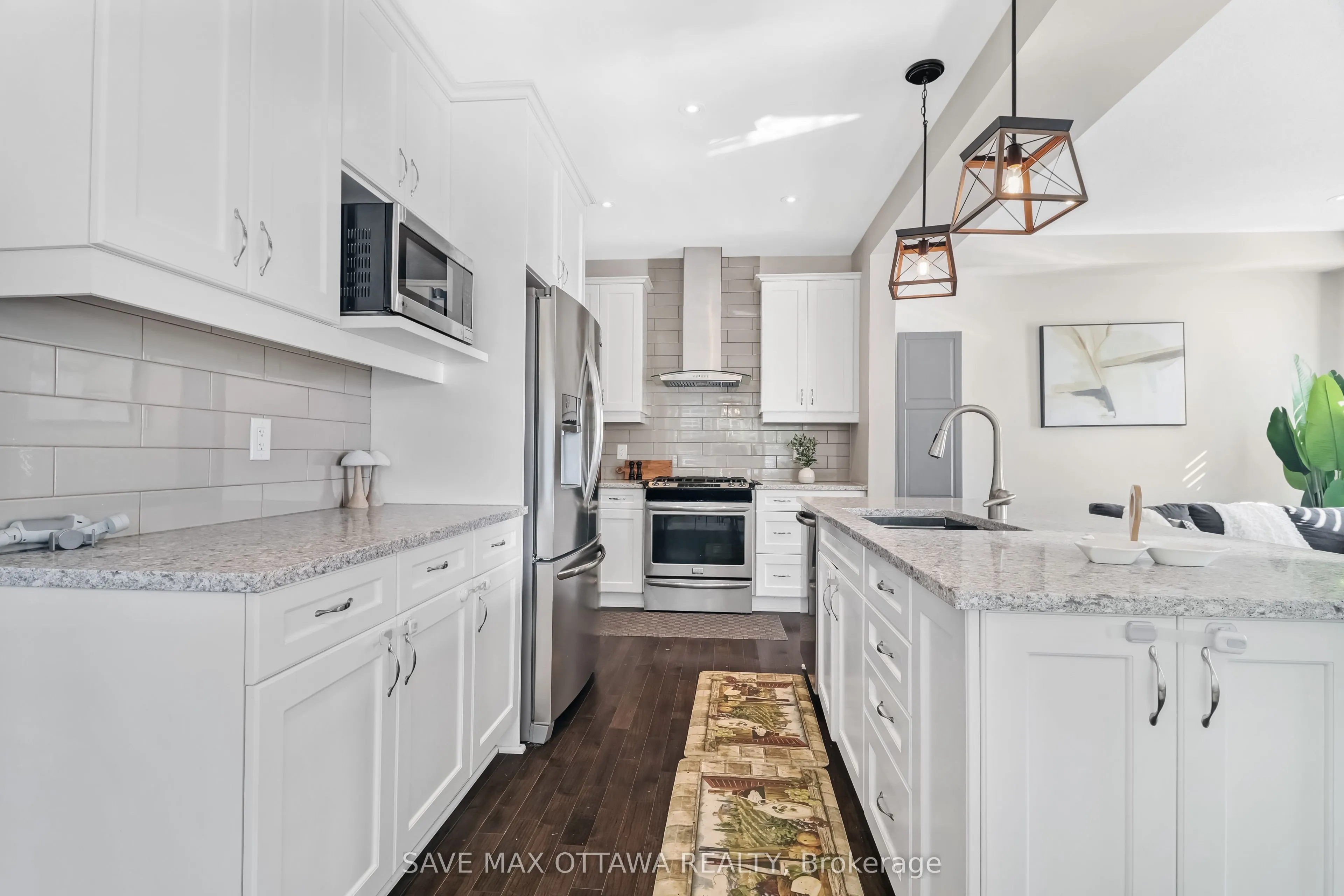 657 Broad Cove Crescent