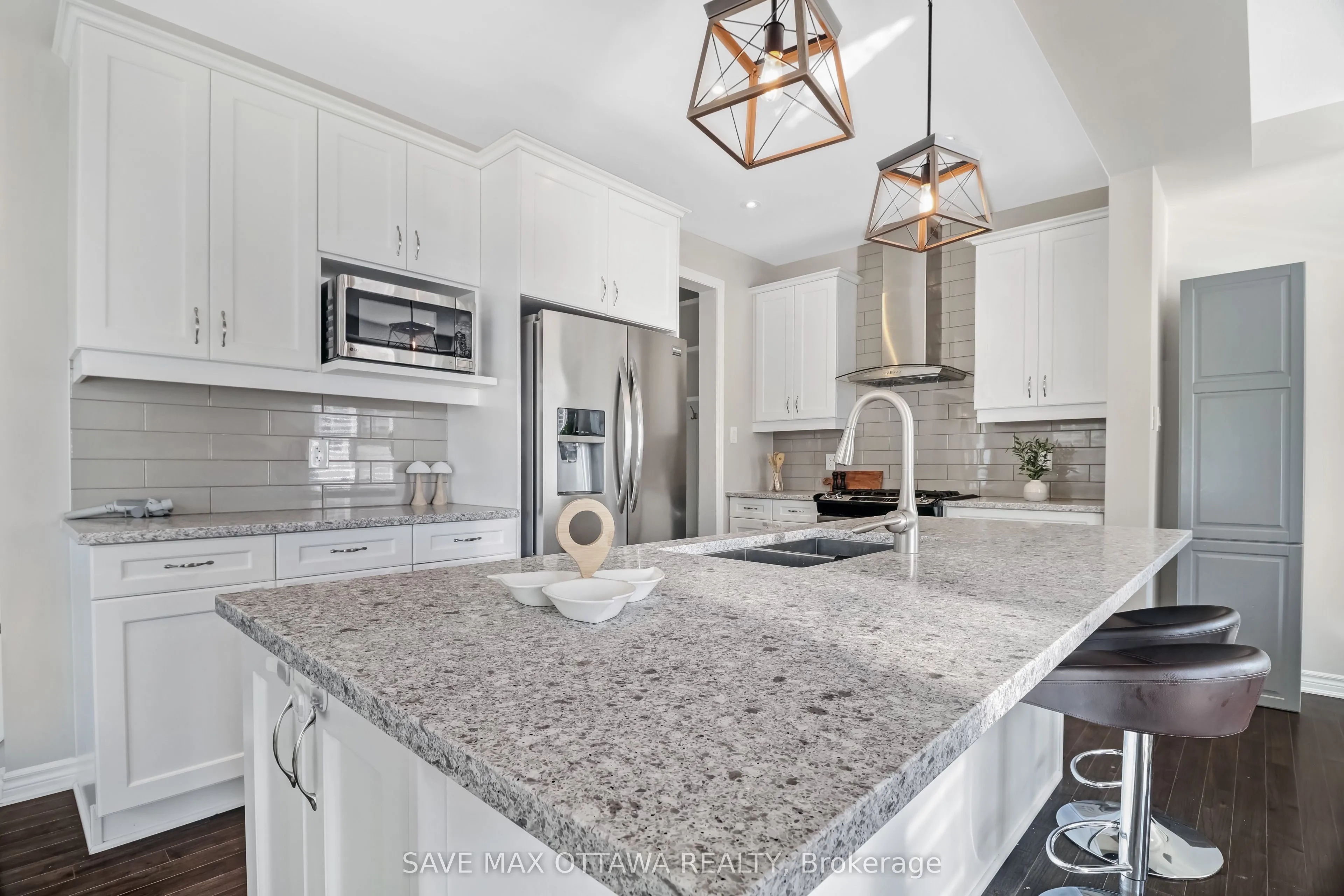 657 Broad Cove Crescent