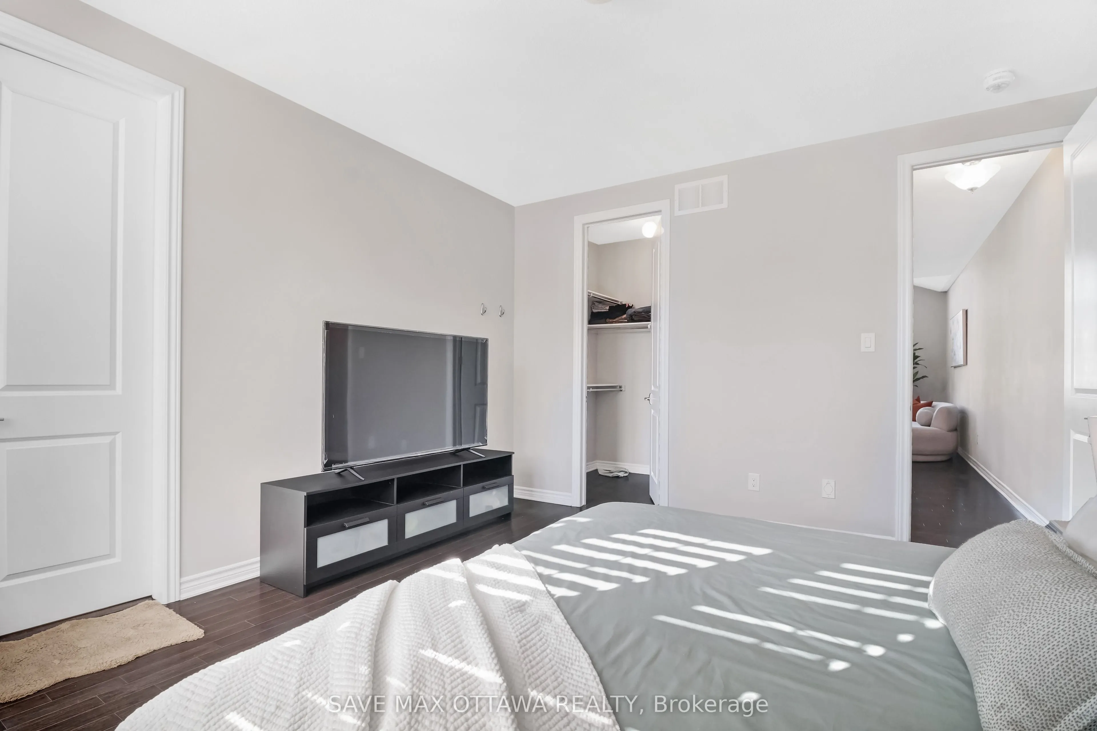 657 Broad Cove Crescent