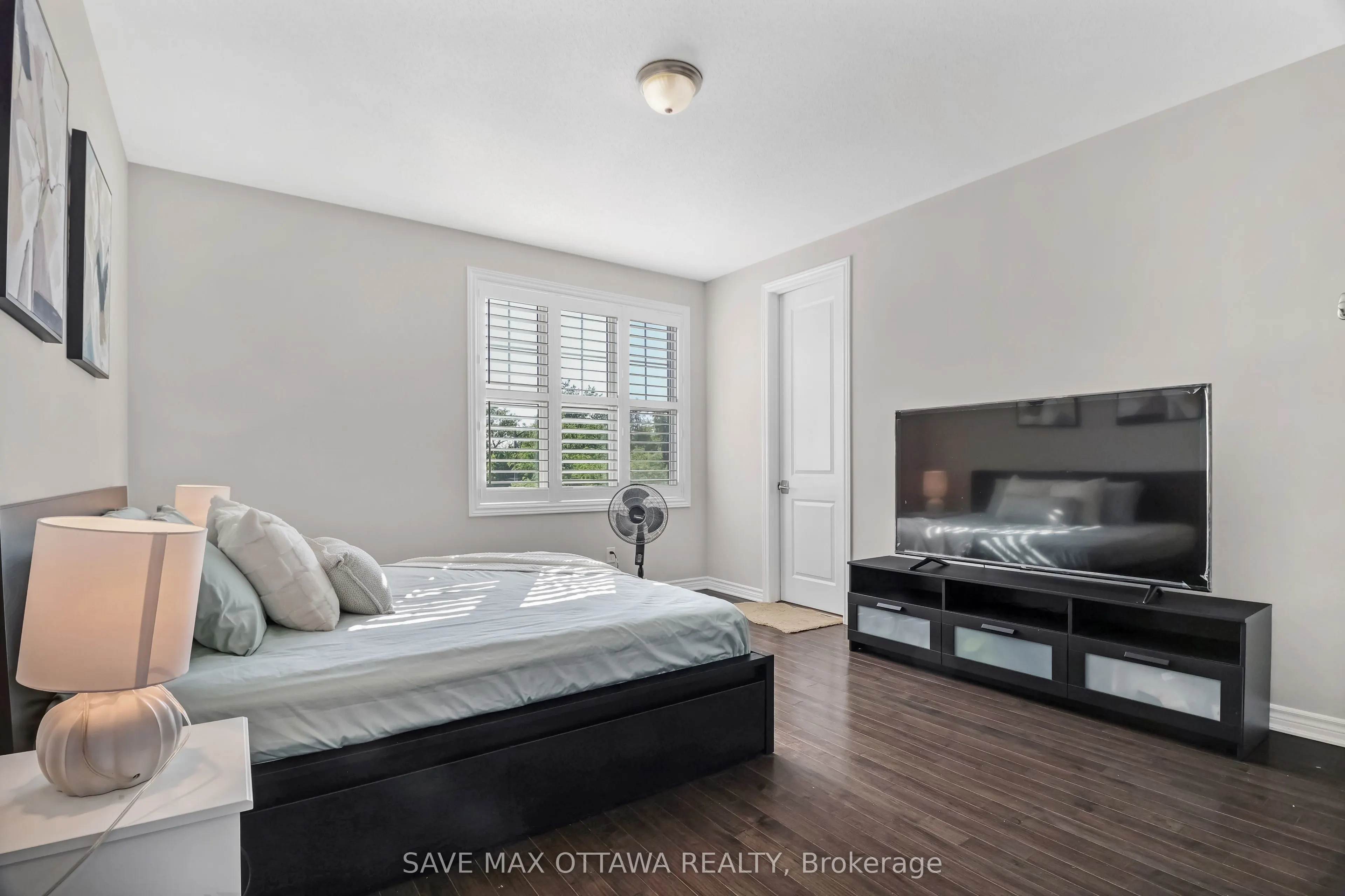 657 Broad Cove Crescent