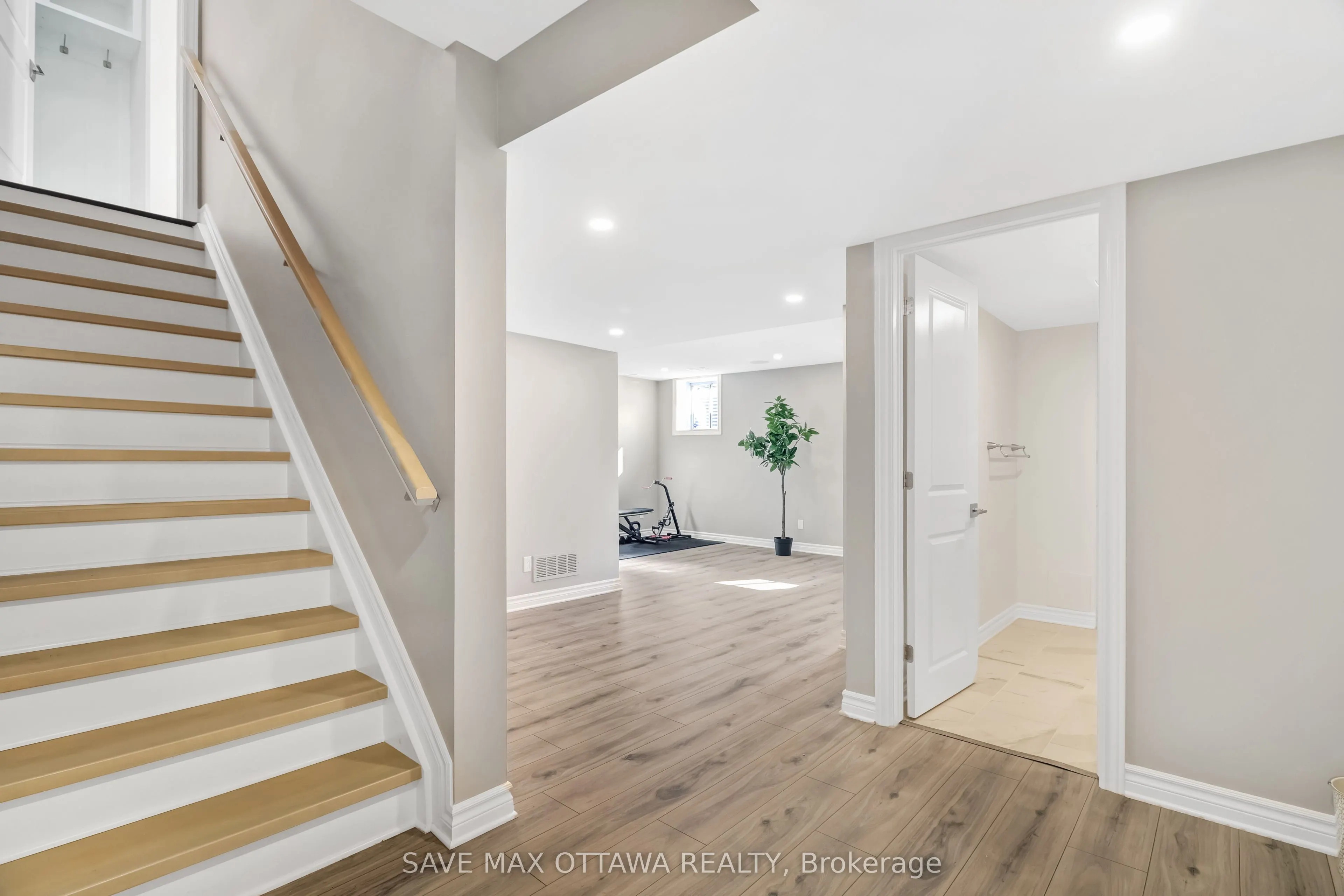 657 Broad Cove Crescent