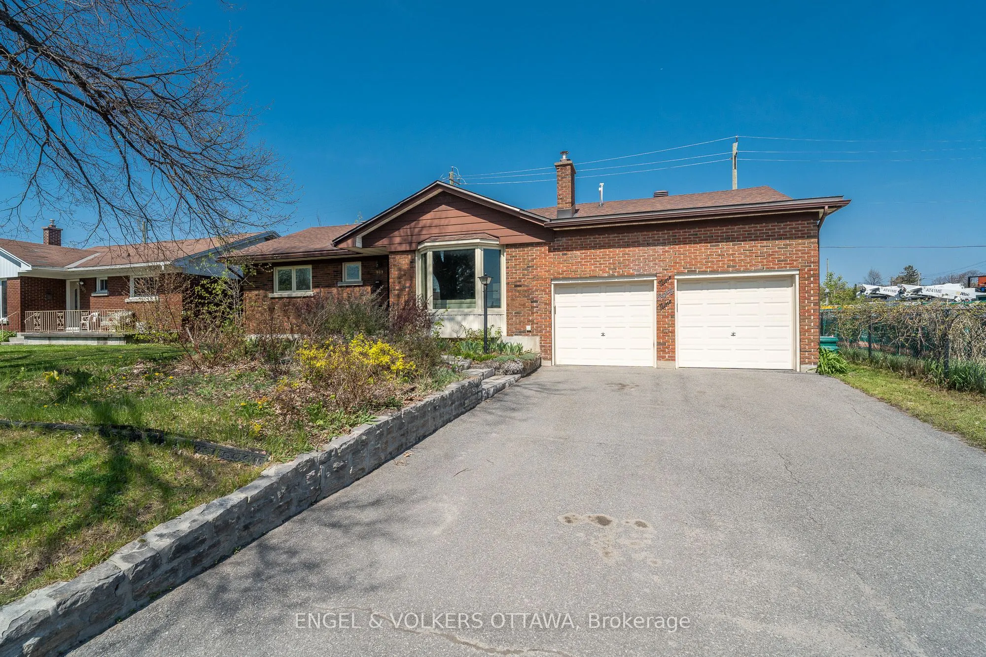 989 Connaught Avenue