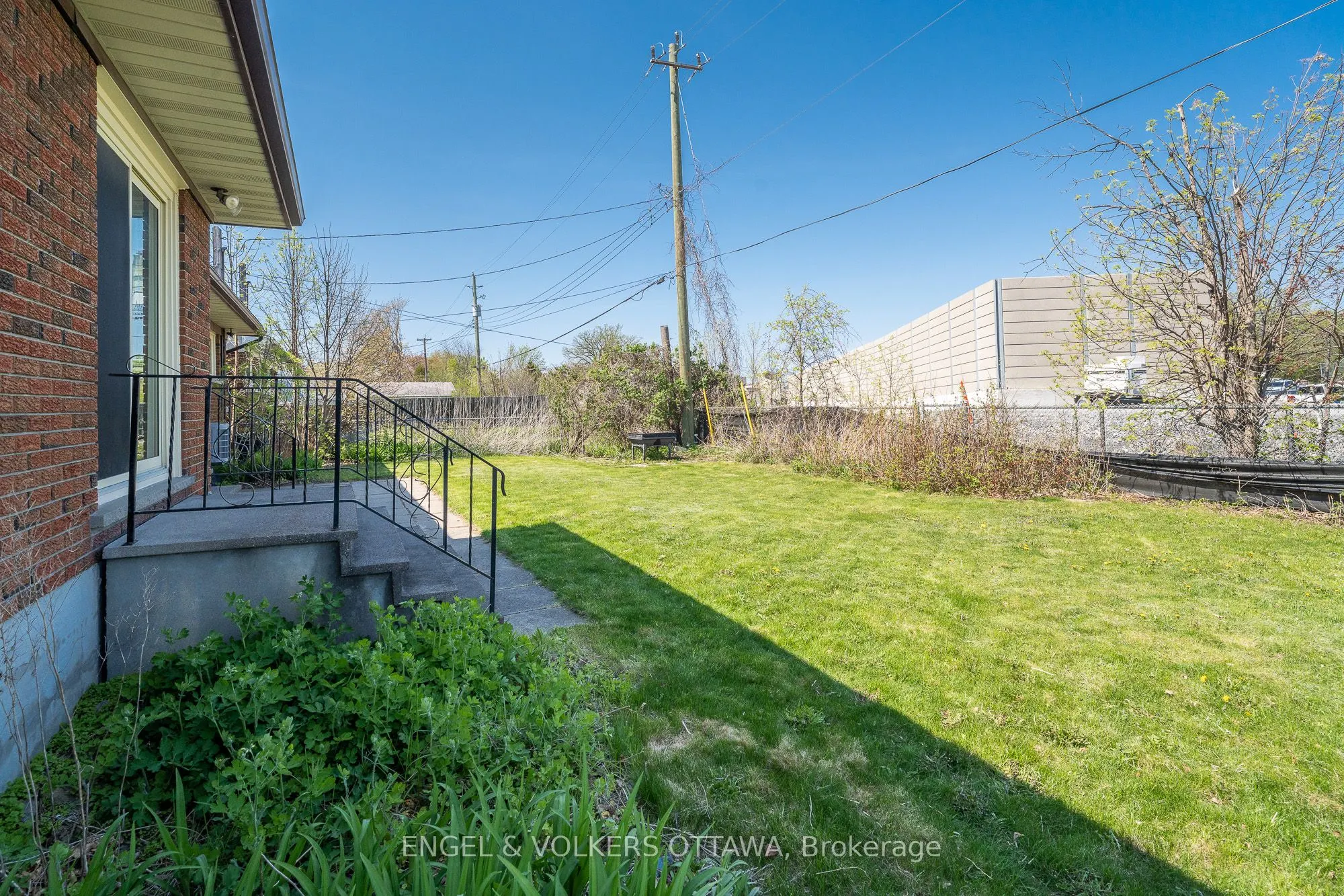 989 Connaught Avenue